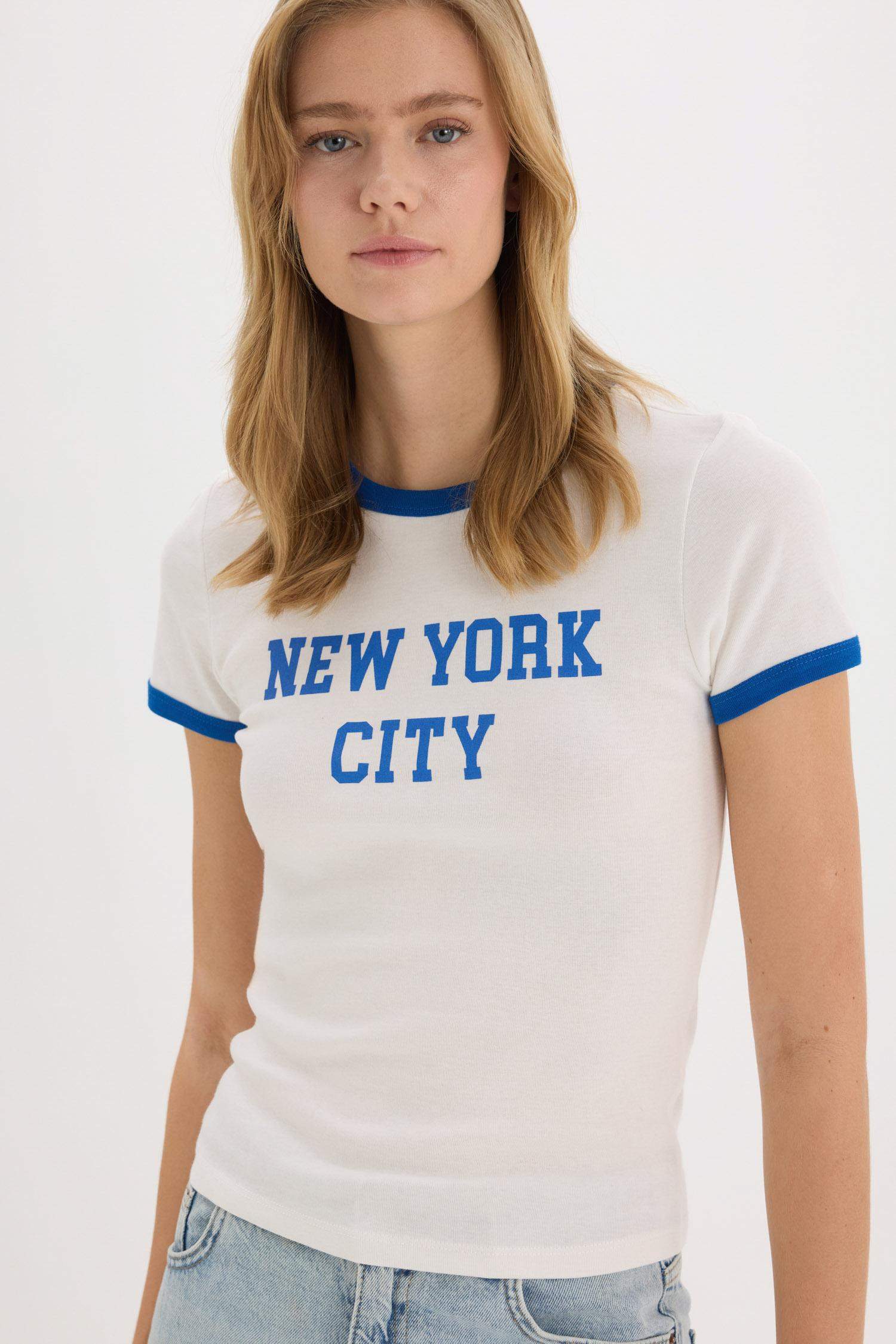 تيشيرت نص ردن ريبانا قصة عادية