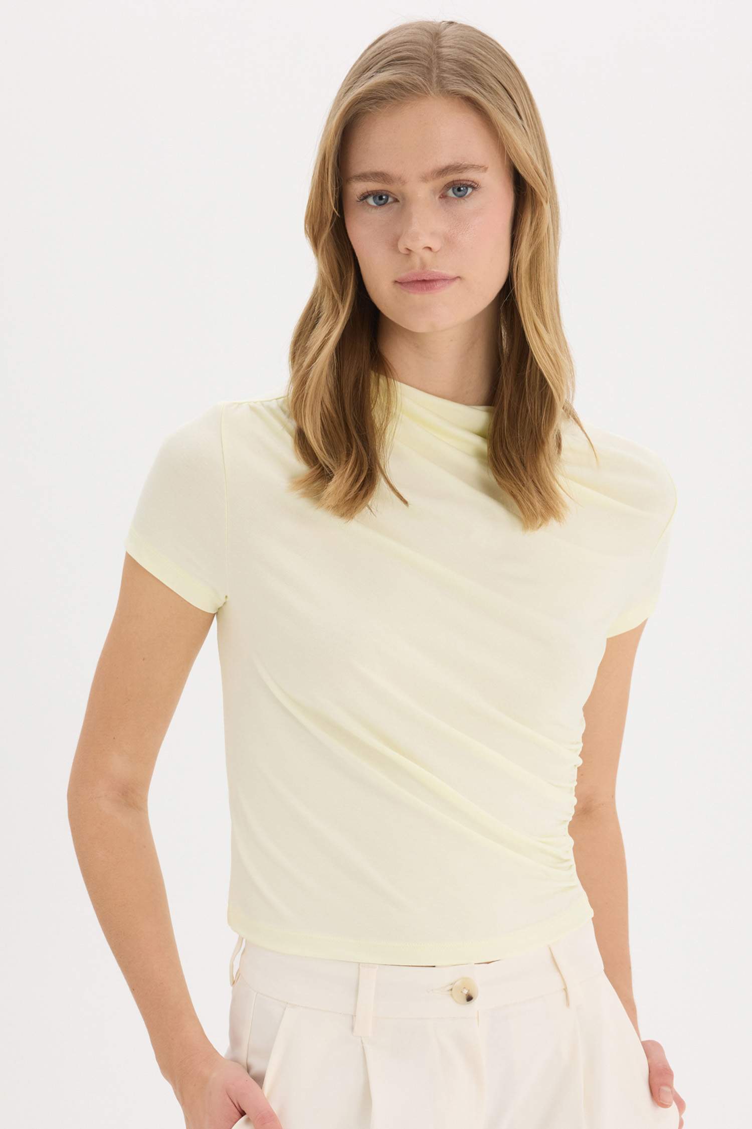 Slim Fit Dar Kesim Kayık Yaka Soft Touch Kısa Kollu Tişört