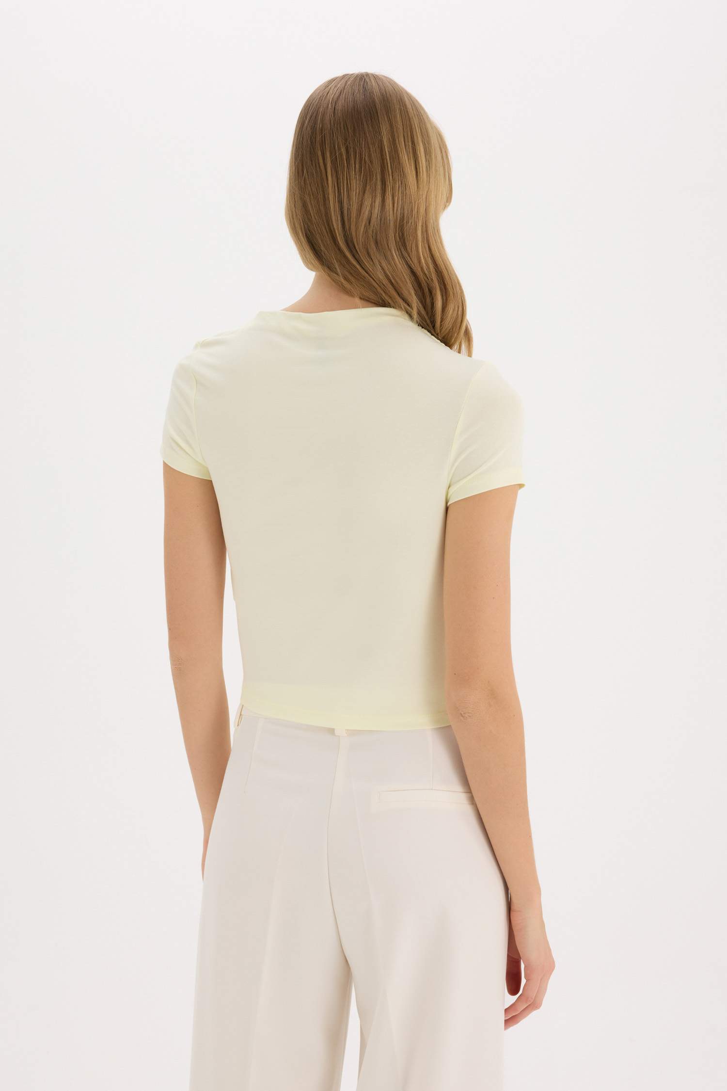 Slim Fit Dar Kesim Kayık Yaka Soft Touch Kısa Kollu Tişört