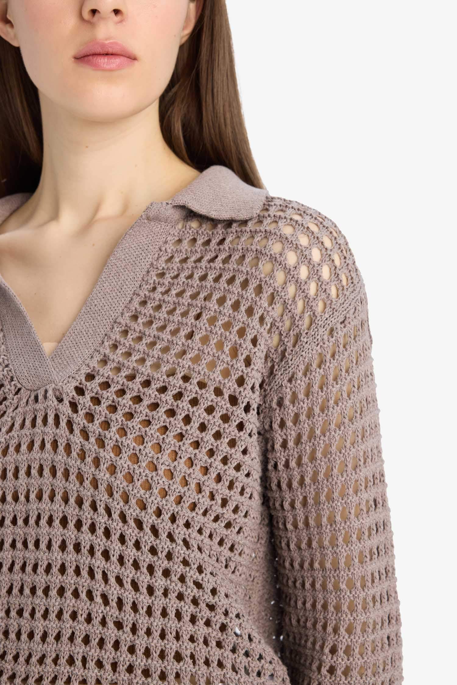 Трикотажный свитер-поло свободного кроя с ажурным узором