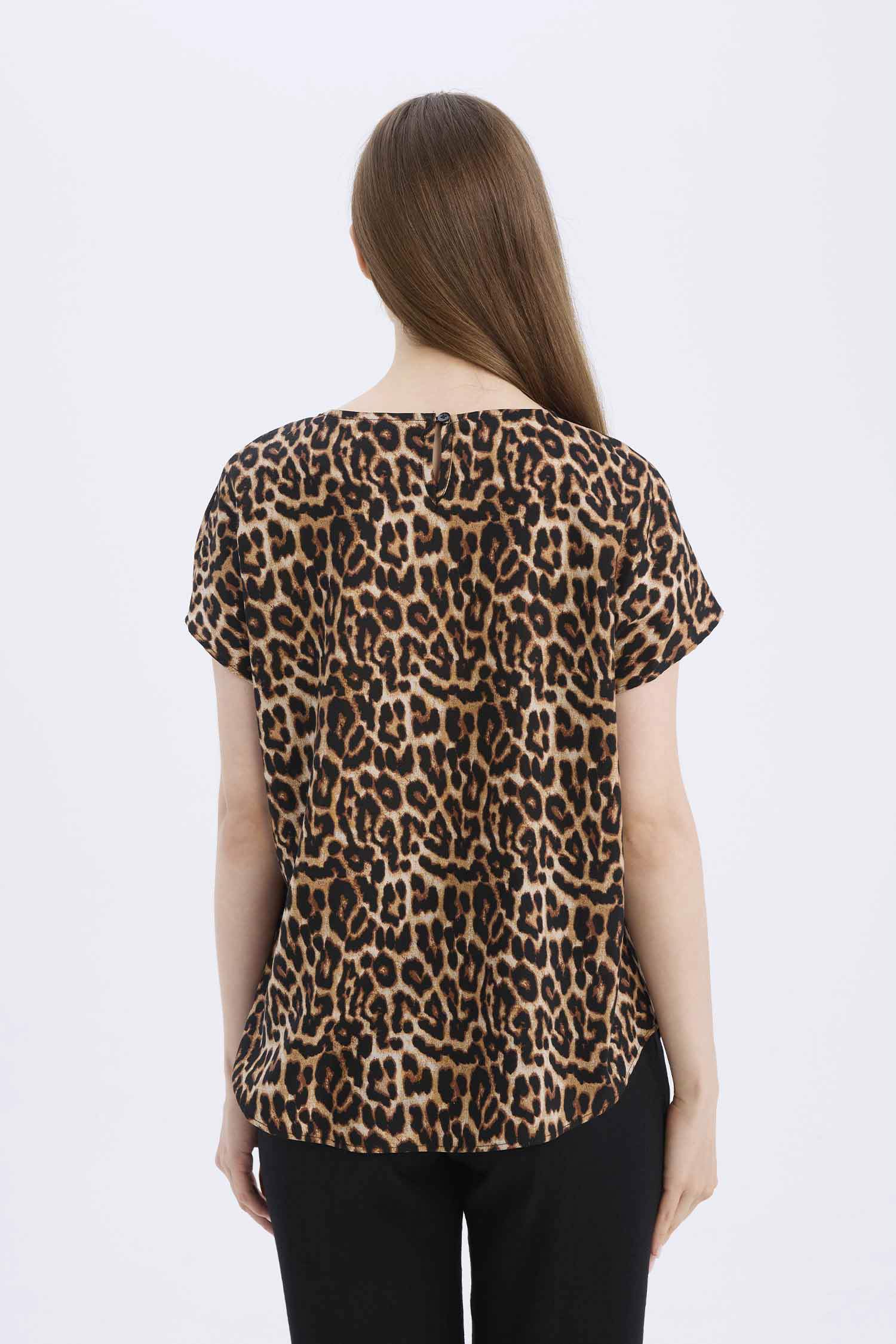 Blouse léopard imprimée à col rond et manches courtes Coupe régulière