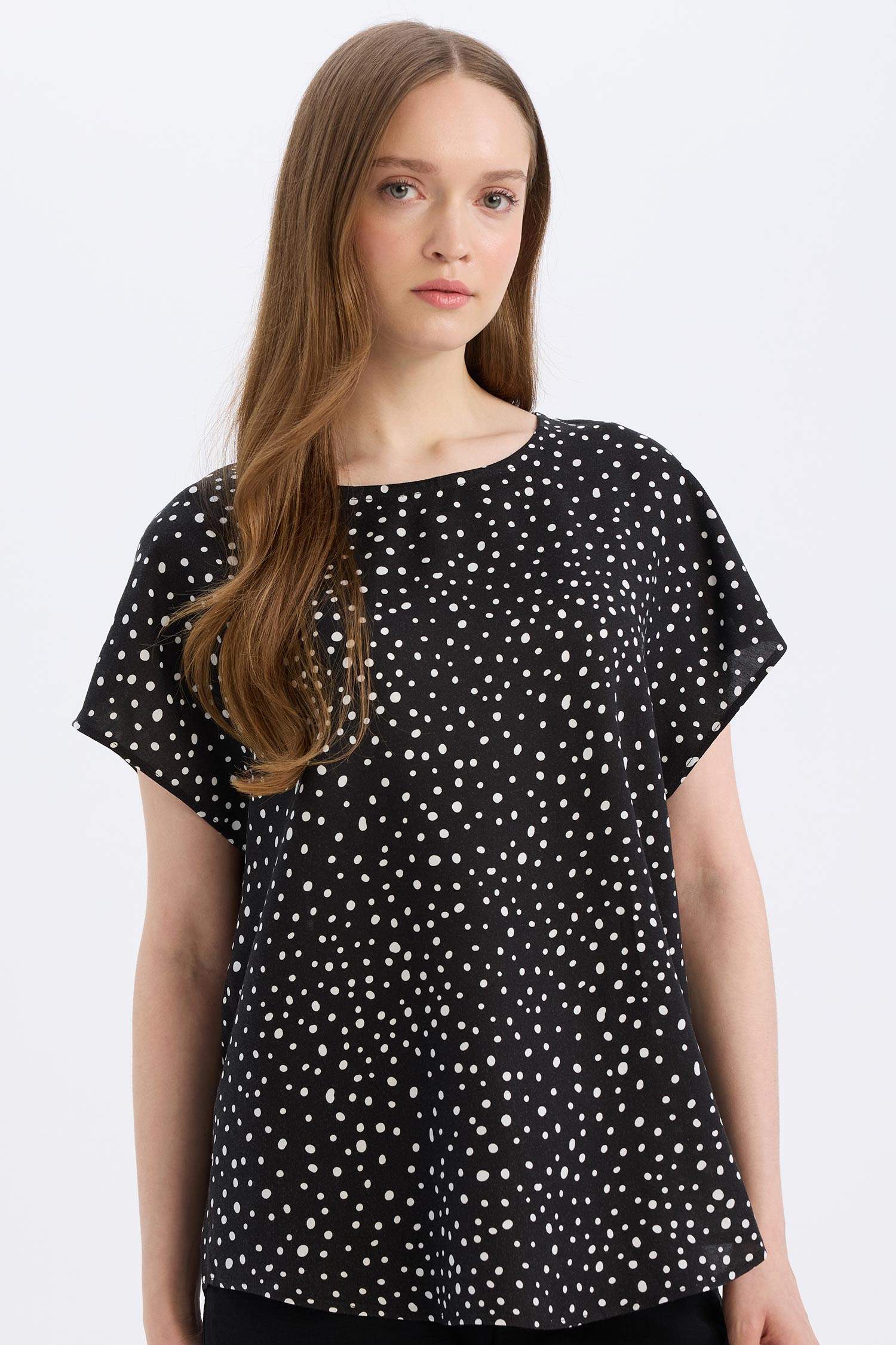 Regular Fit Puantiyeli Bisiklet Yaka Kısa Kollu Bluz