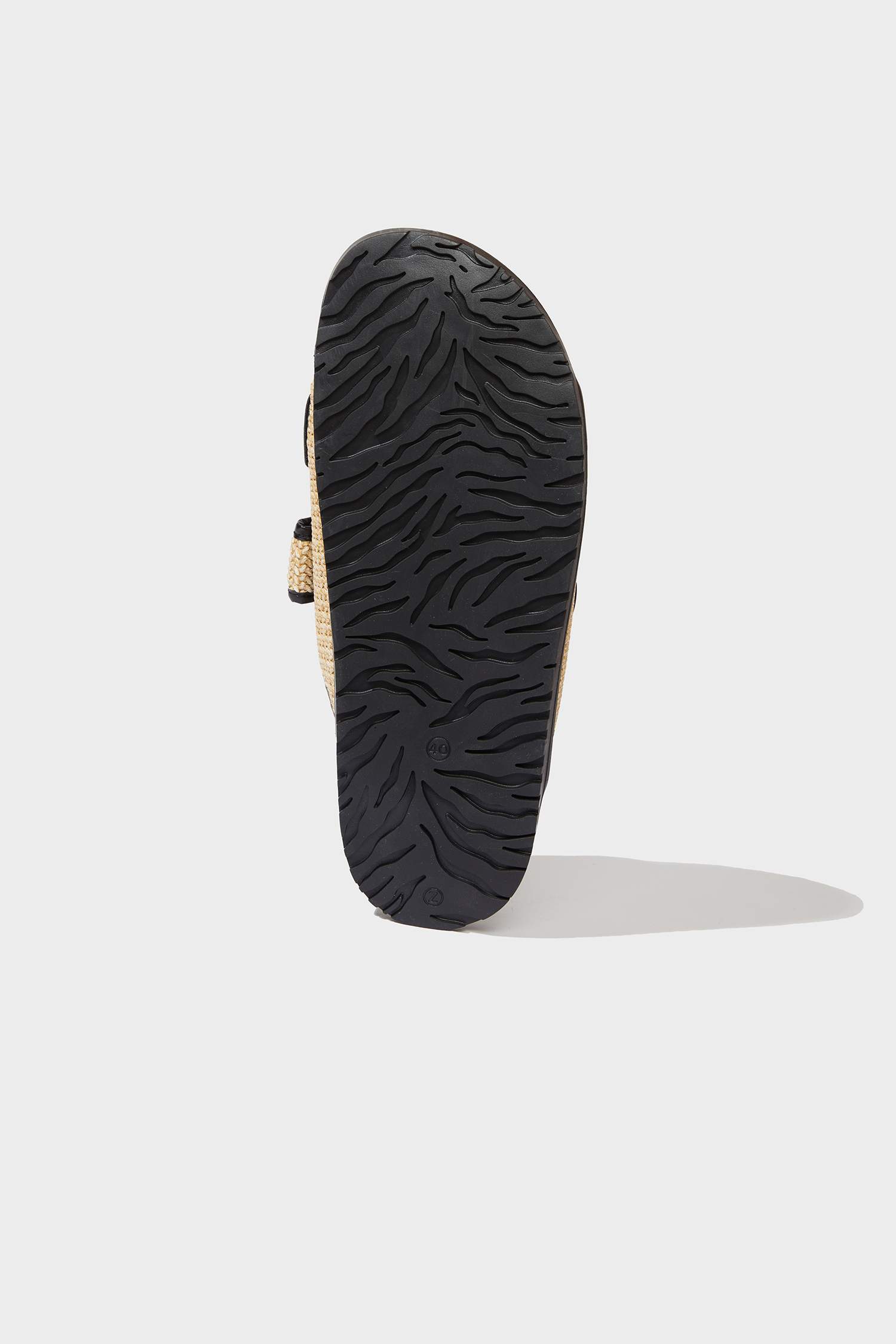 شبشب قش نسائي بكعب مسطح بشريط مزدوج