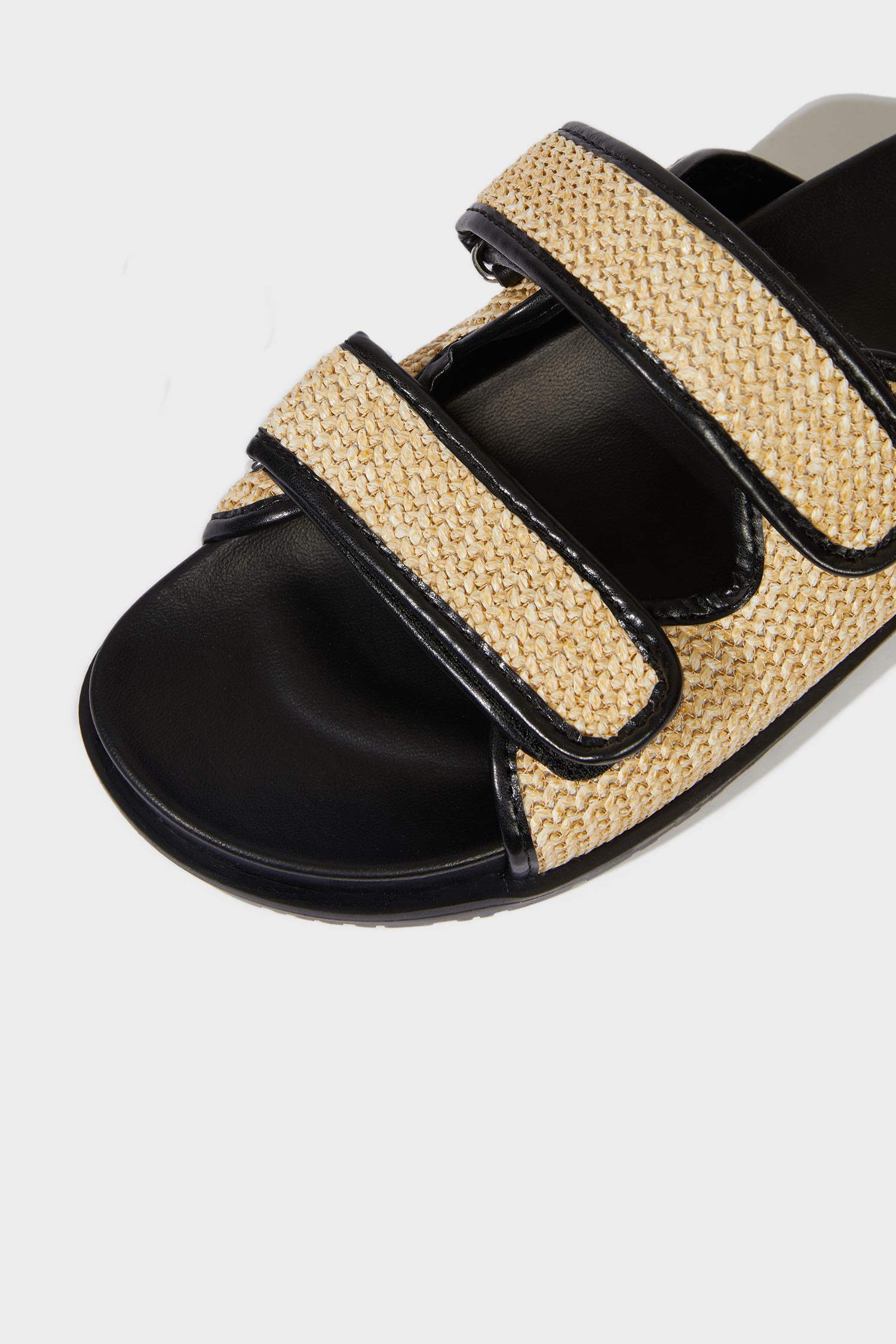 شبشب قش نسائي بكعب مسطح بشريط مزدوج