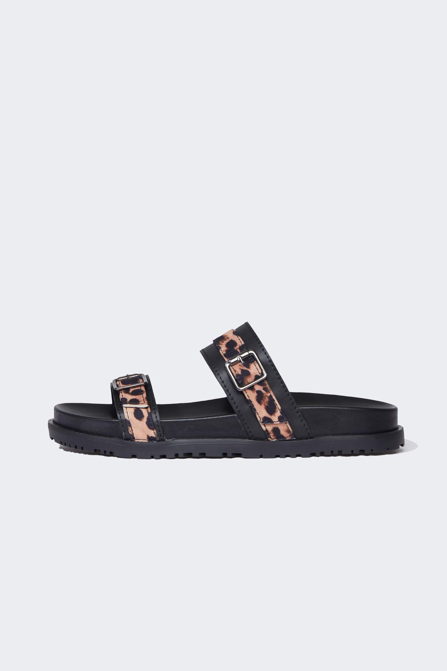 شبشب جلد صناعي بكعب مسطح بشريط مفرد