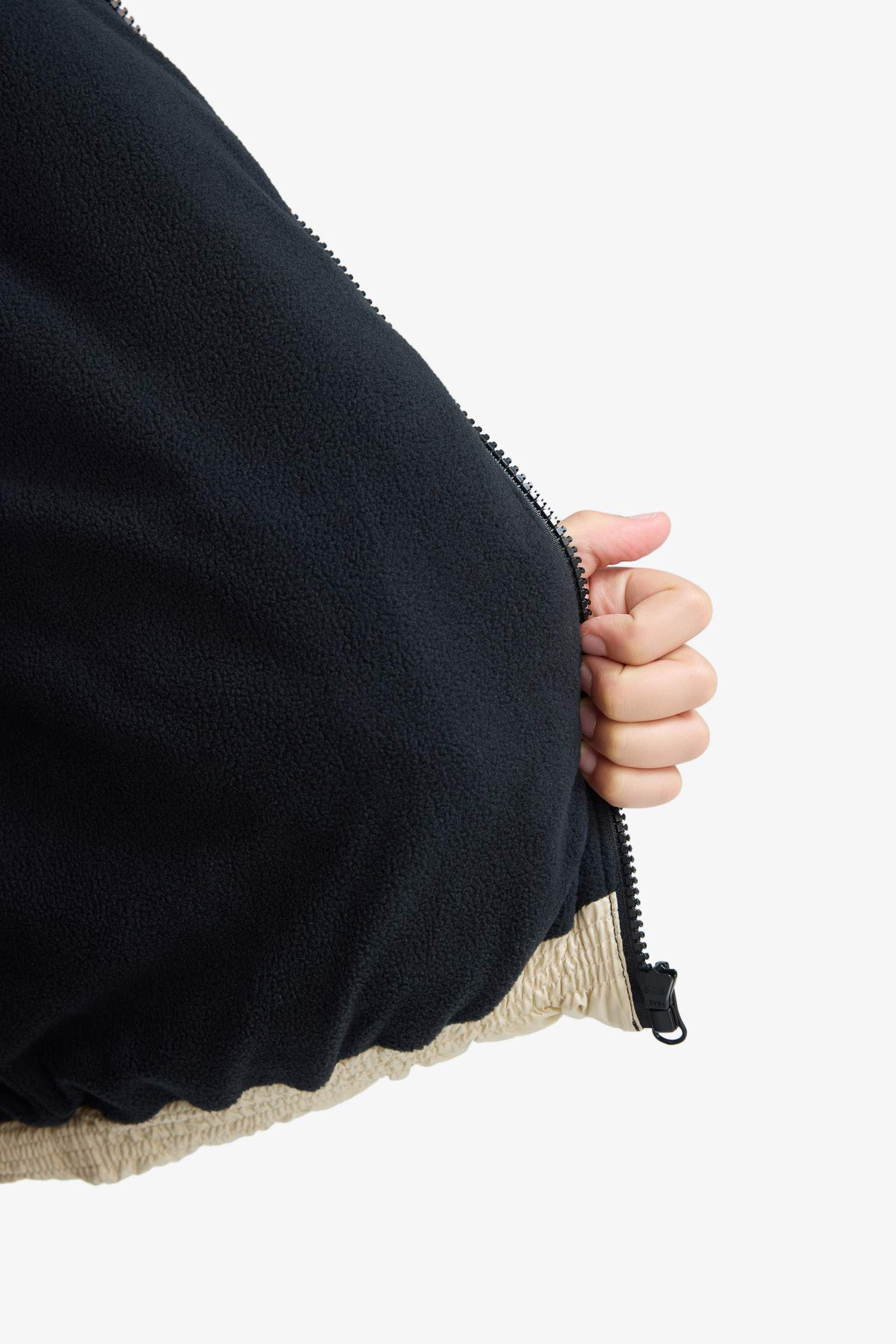 جاكيت اولادي طارد للماء بكابيشون وسحاب