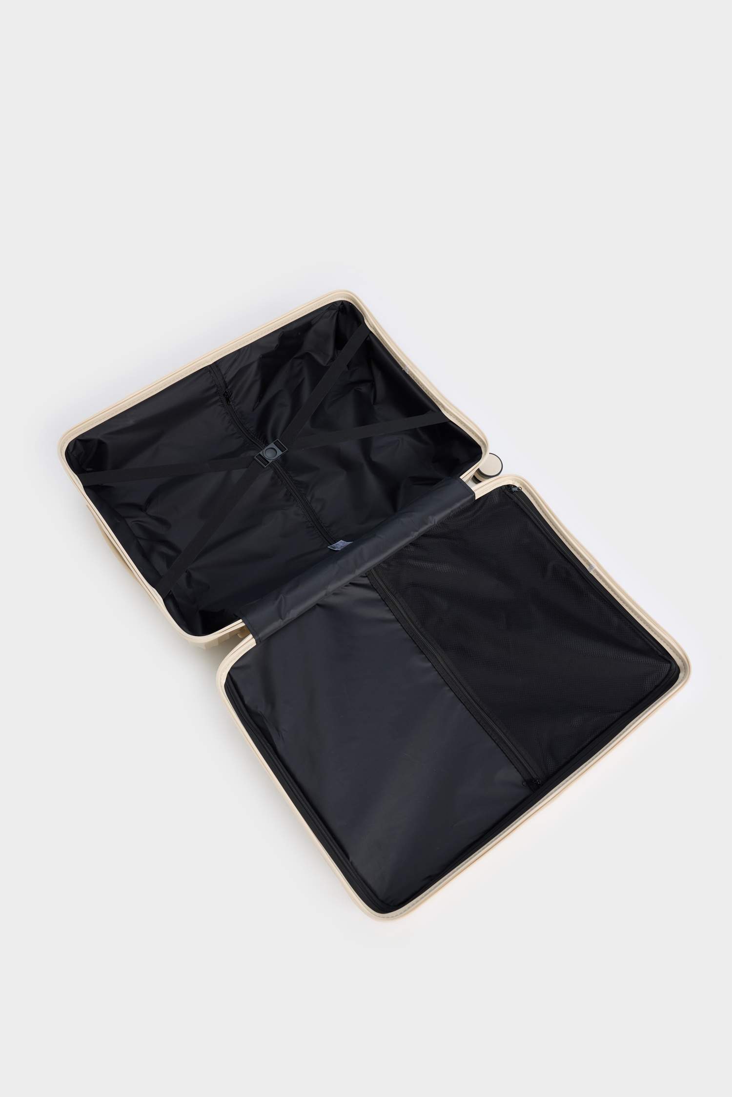 جنطة سفر للجنسين حجم كبير بغطاء صلب وعجلات