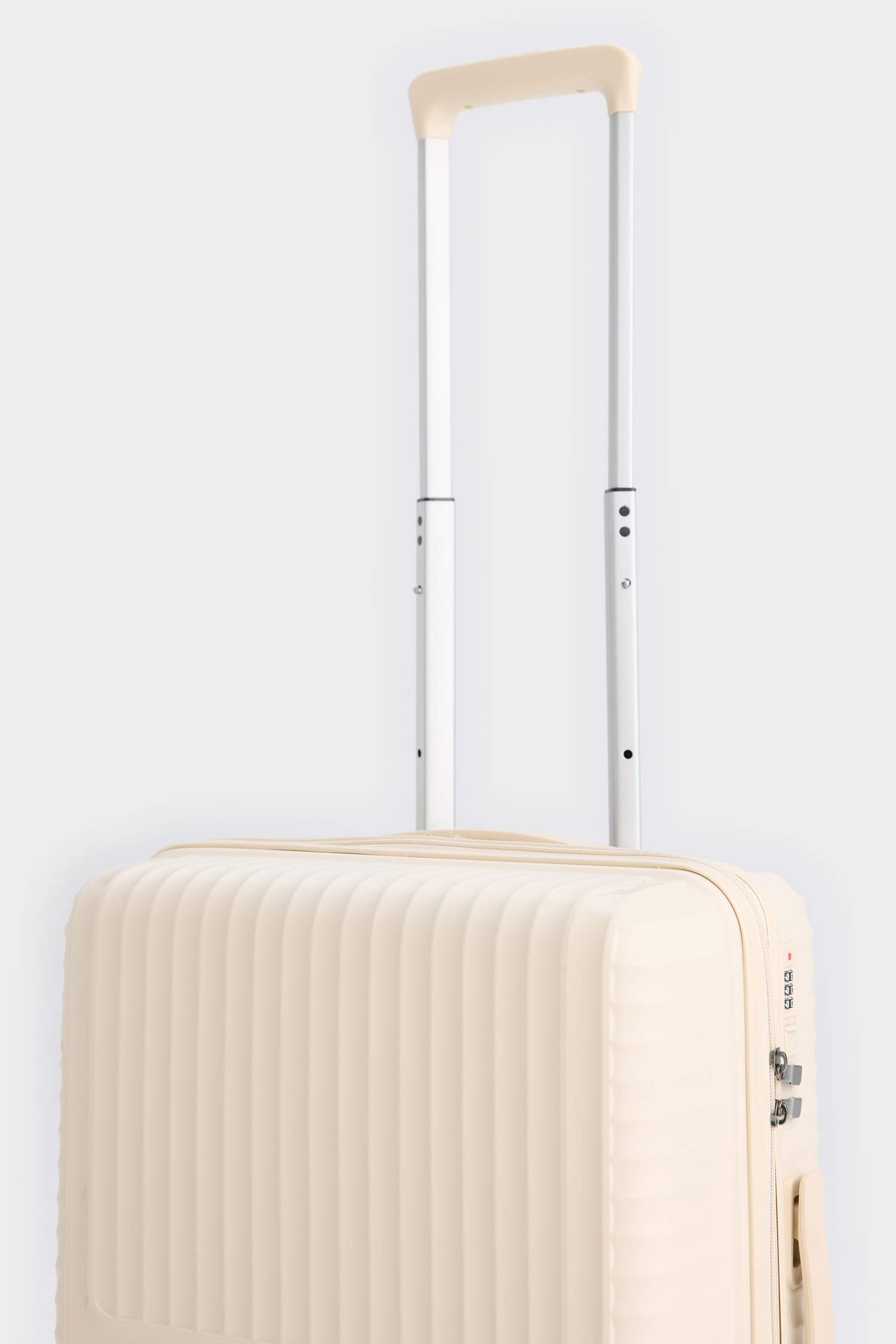 Kadın Sert Kapaklı Çekçekli Küçük Boy  Valiz