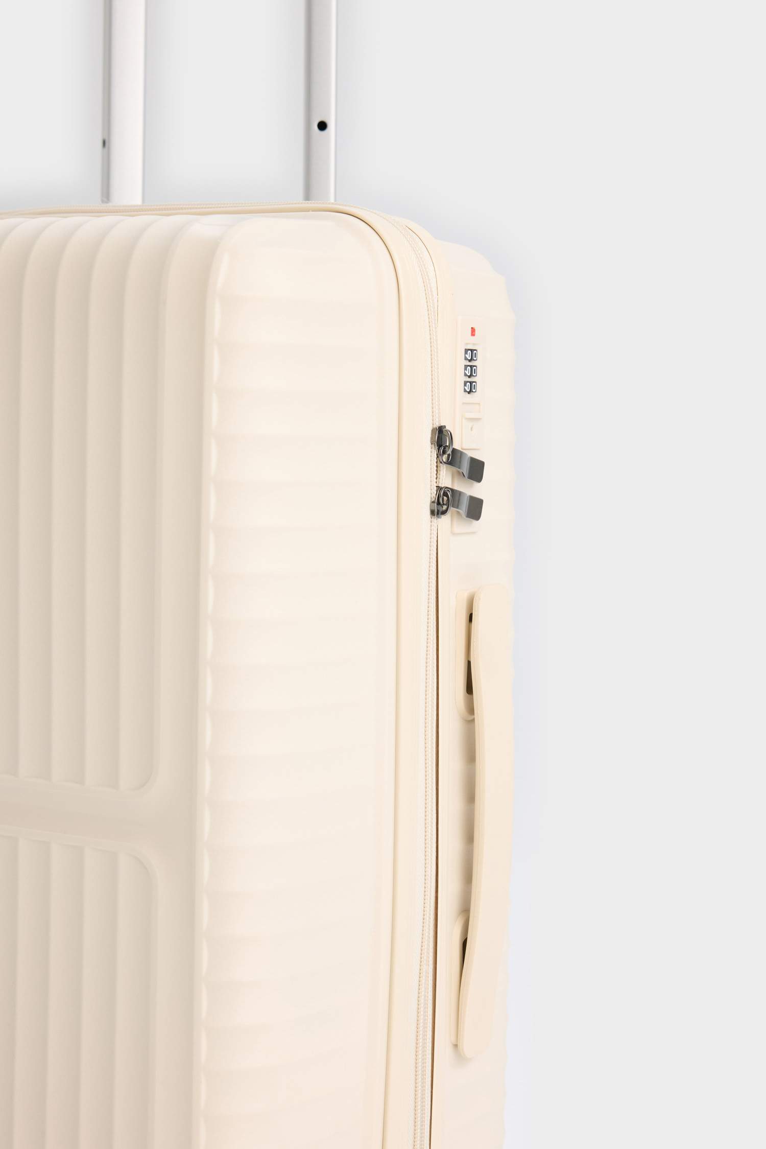 Kadın Sert Kapaklı Çekçekli Küçük Boy  Valiz