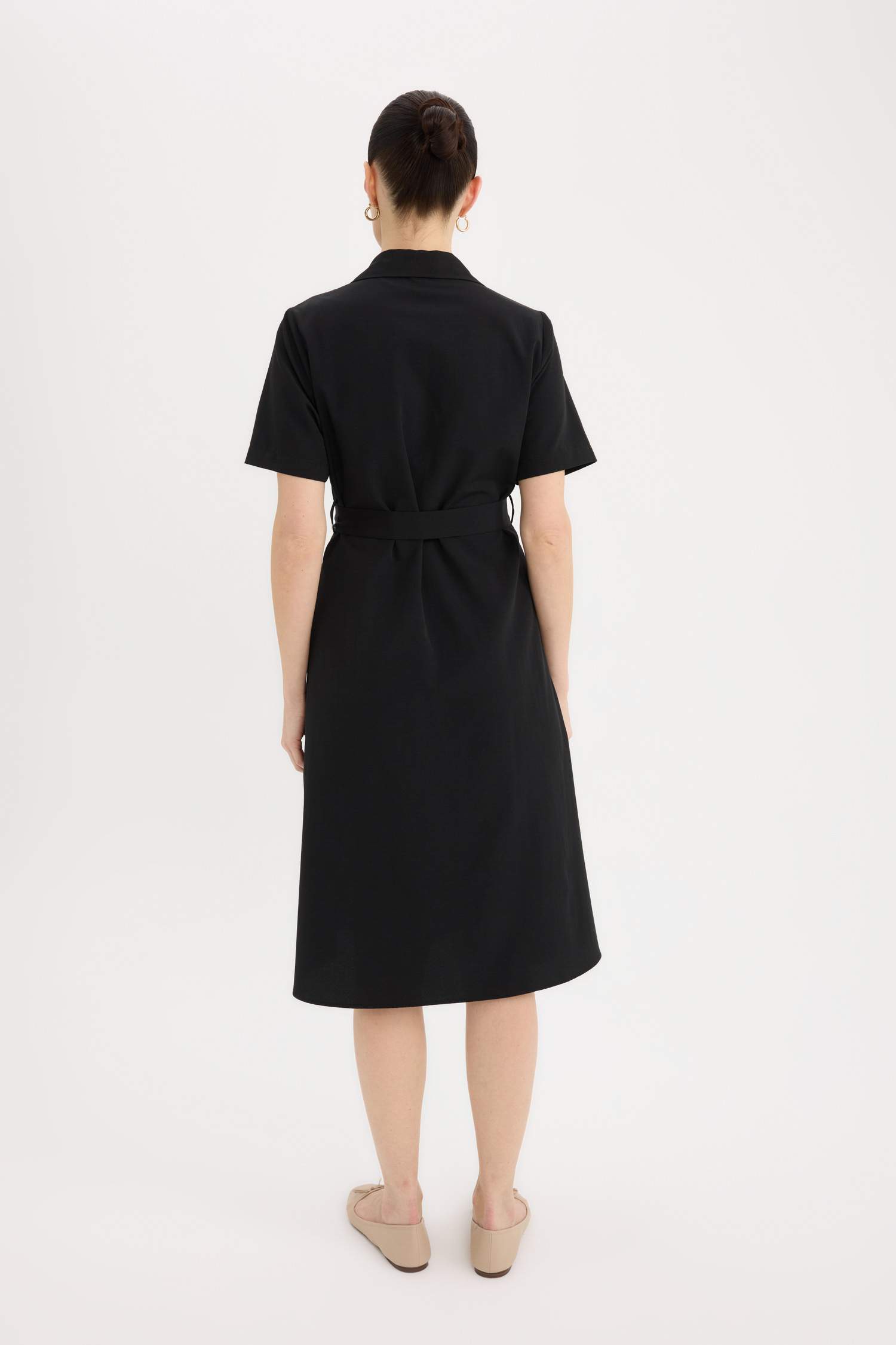 فستان ميدي بوبلين بقصة A بياخة قميص