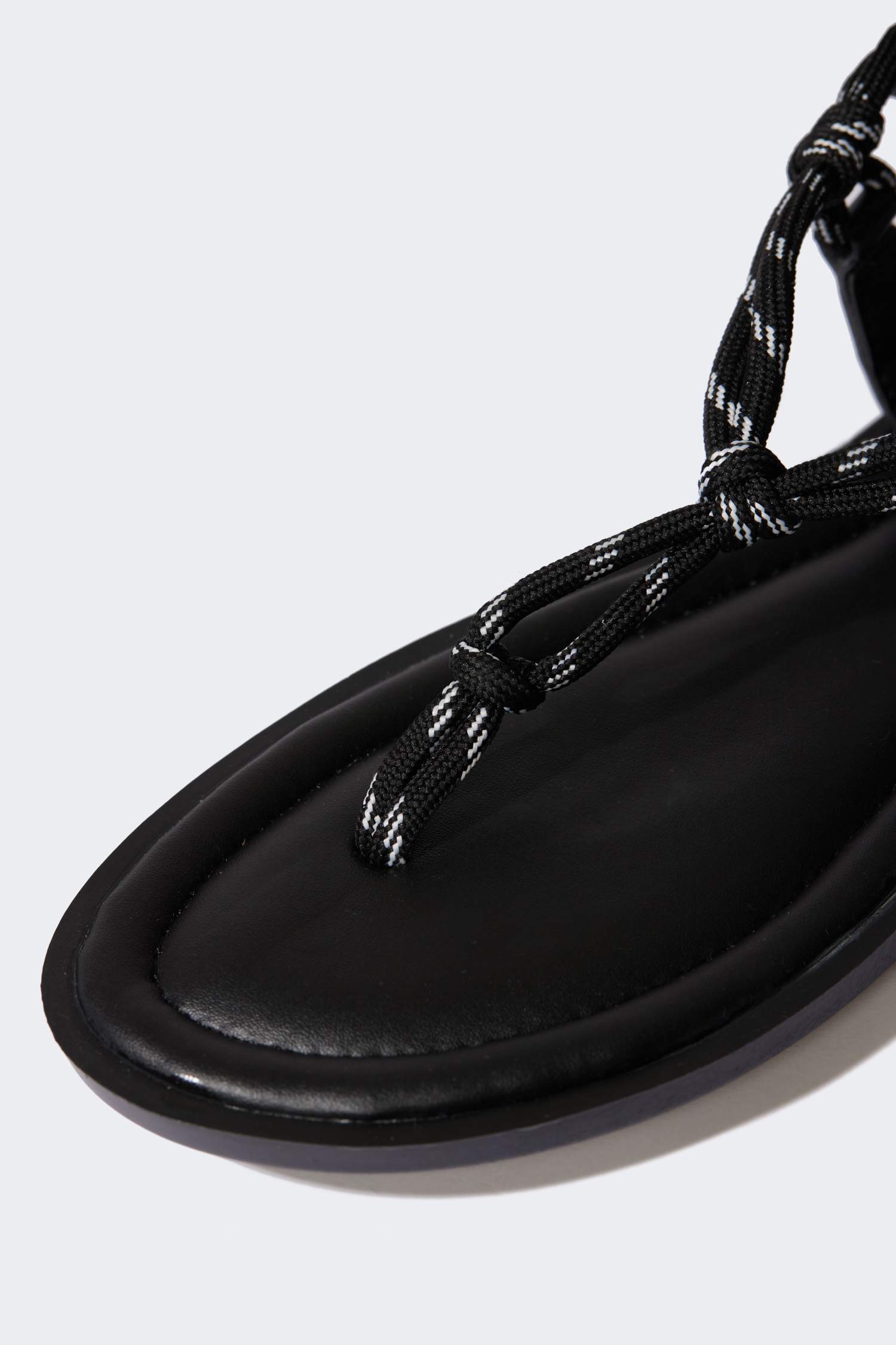 Kadın Tek Bantlı Düz Taban Terlik