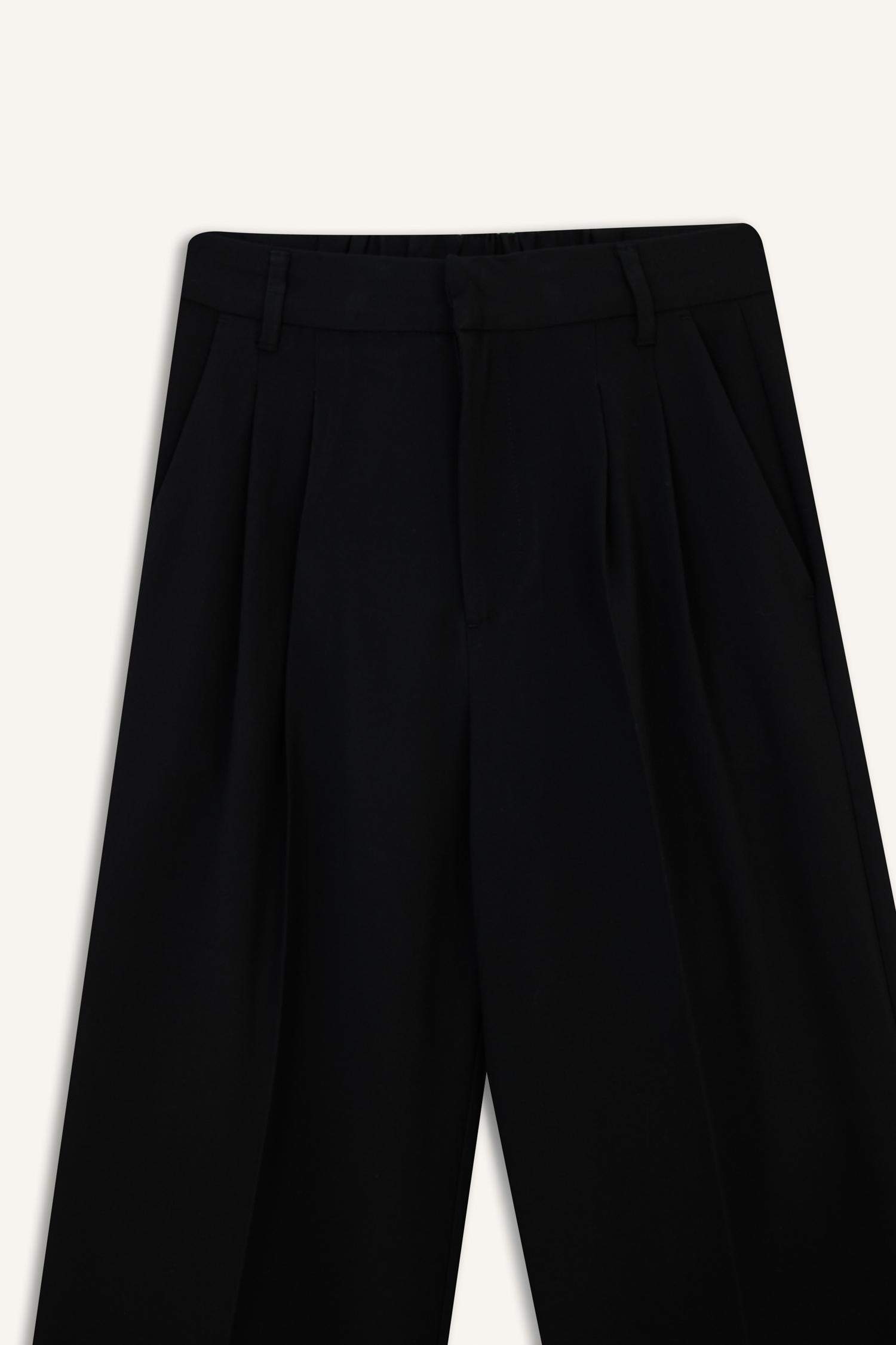 Широкие тканевые брюки с обычной посадкой на талии