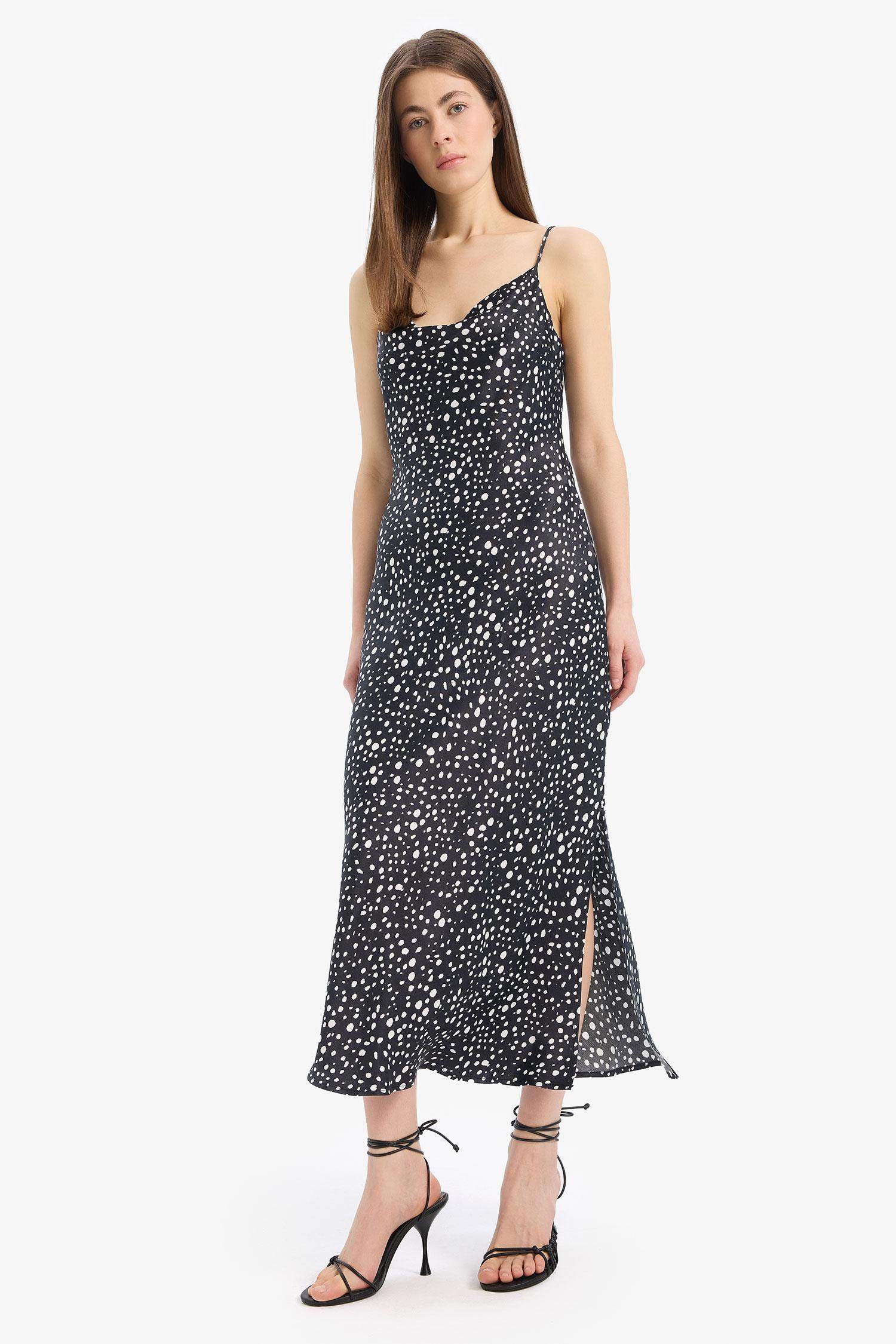 Узорное атласное платье-миди на бретелях с разрезом