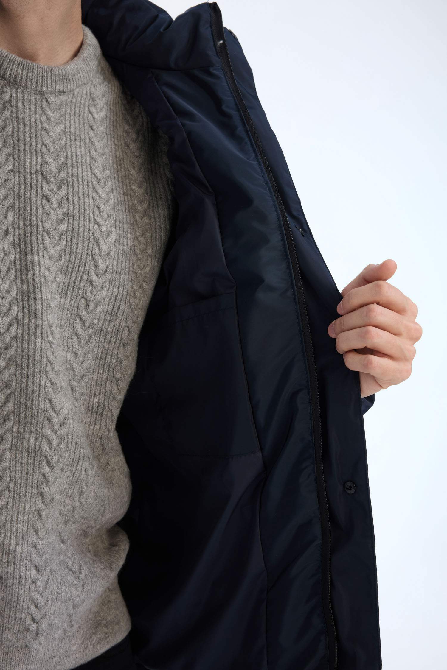 قمصلة نفخ قصة عادية بغطاء للرأس