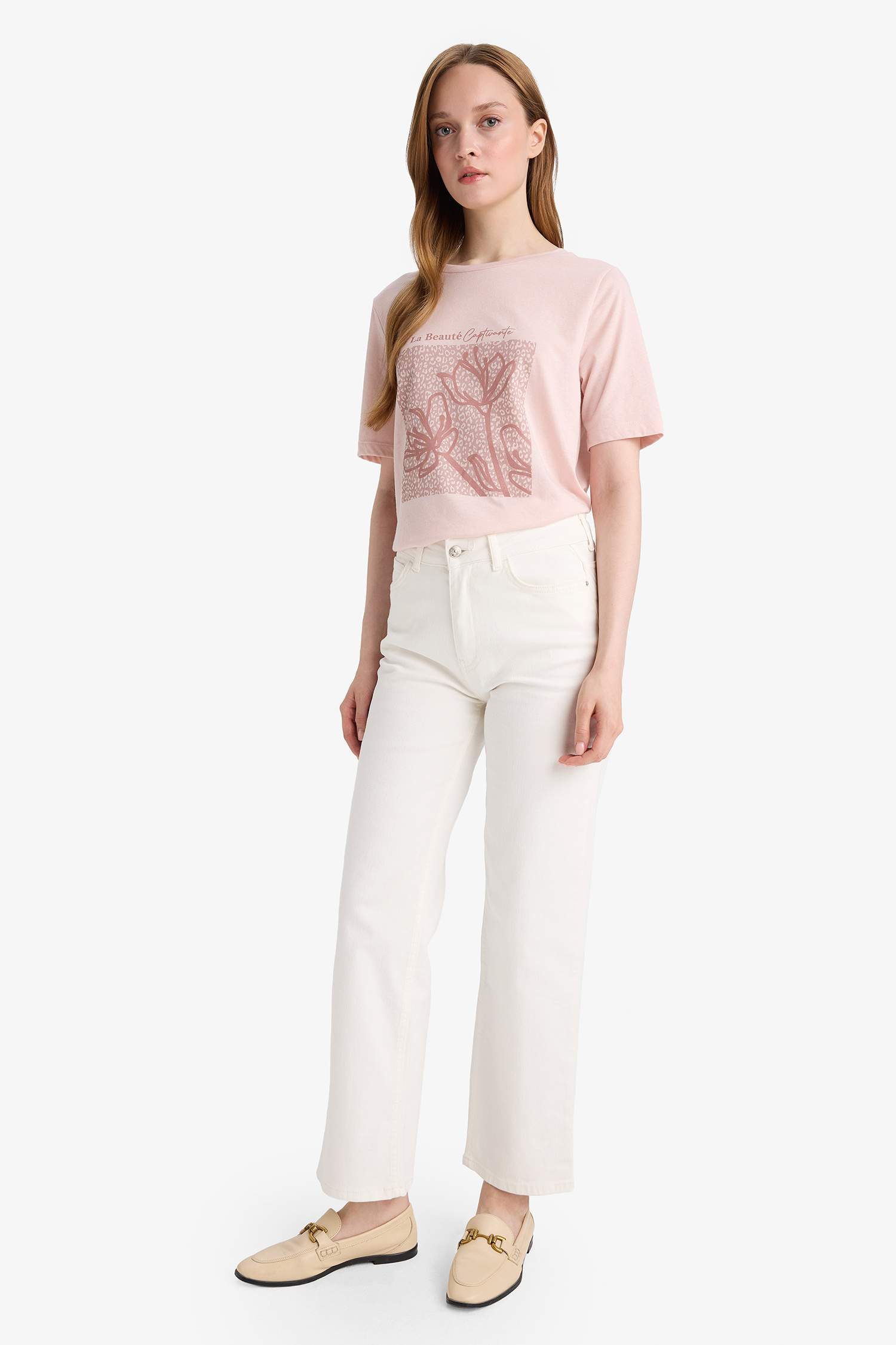 تيشيرت نص كم قصة عادية ورقبة مستديرة