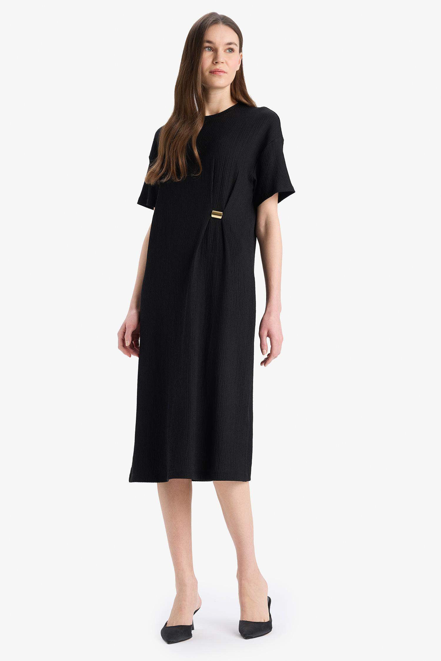 فستان القماش المنسوج قصة عادية بياقة مستديرة