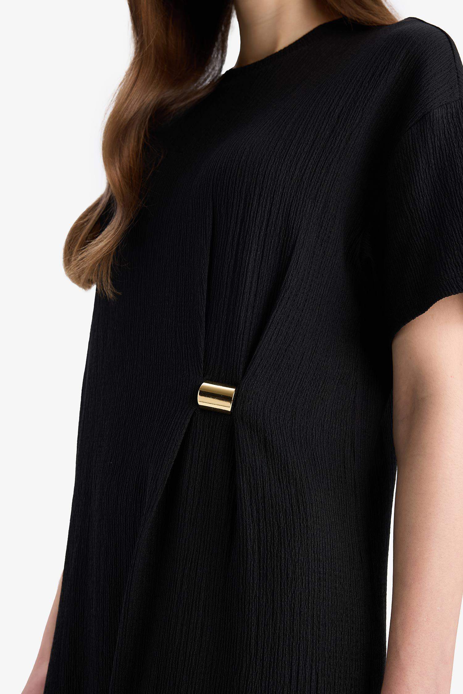 فستان القماش المنسوج قصة عادية بياقة مستديرة