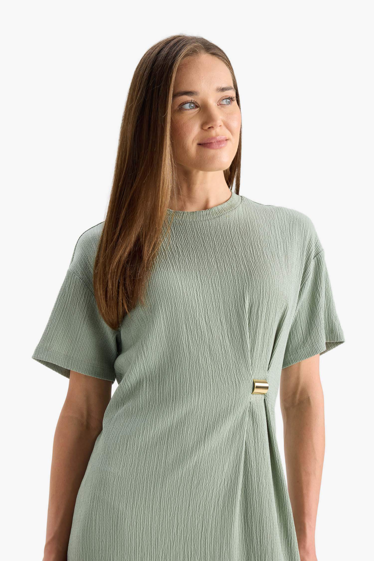 فستان قصير منسوج قصة عادية بياخة مستديرة