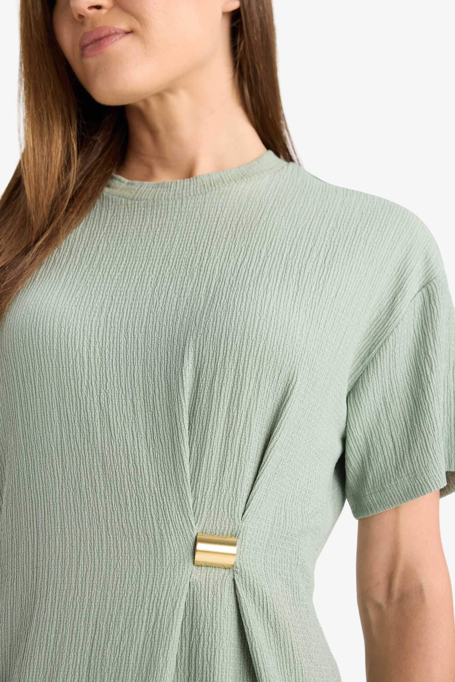 فستان قصير منسوج قصة عادية بياخة مستديرة