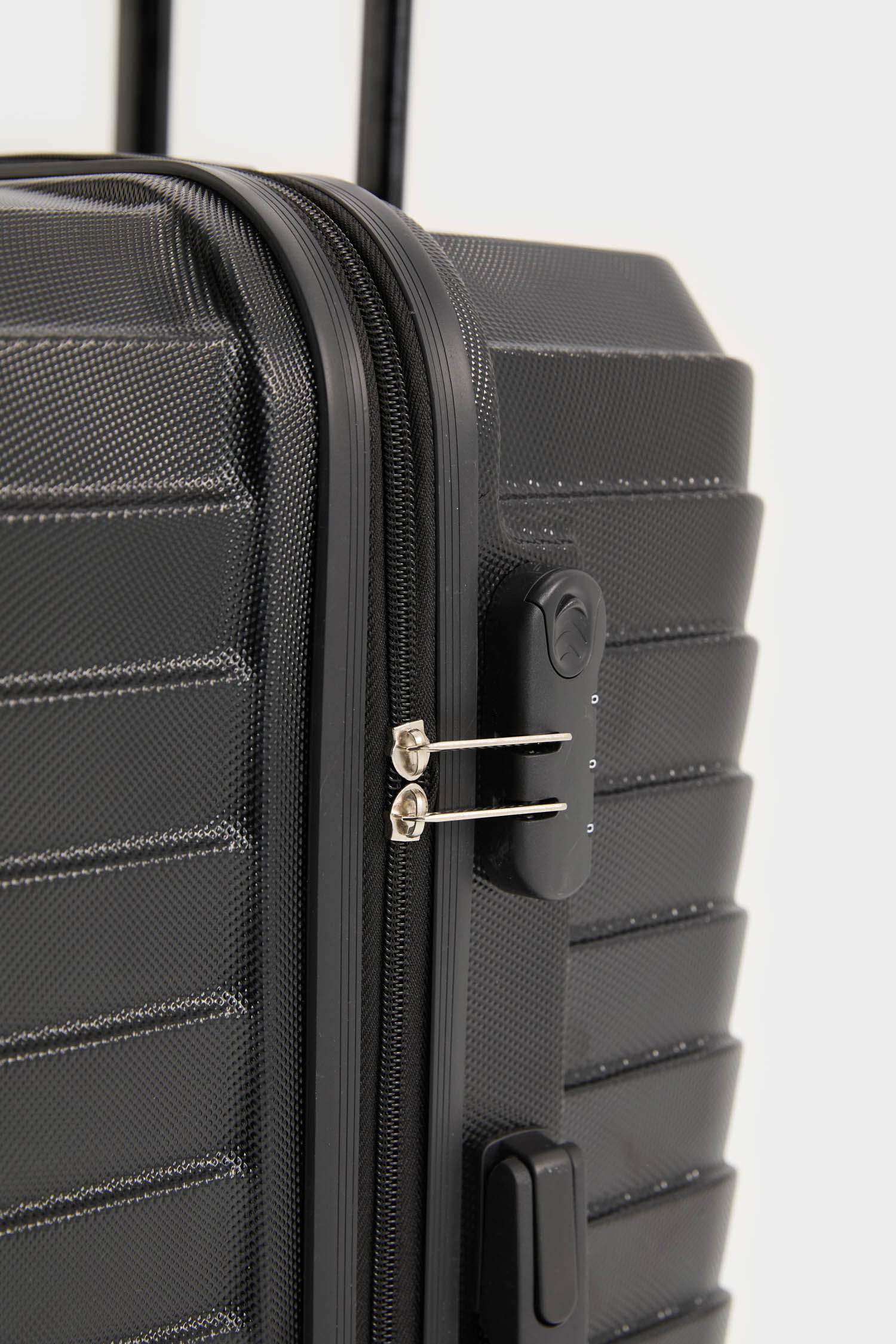 جنطة سفر للجنسين حجم كبير بغطاء صلب وعجلات