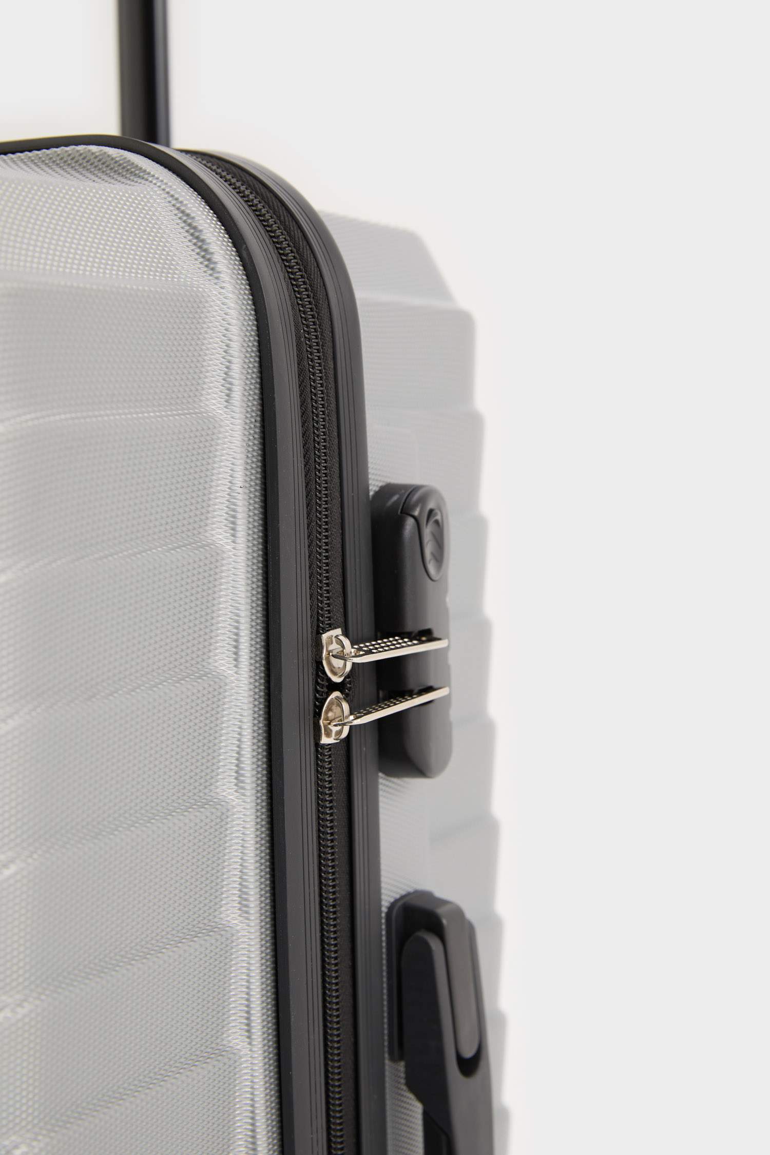 Unisex Sert Kapaklı Çekçekli Orta Boy Valiz