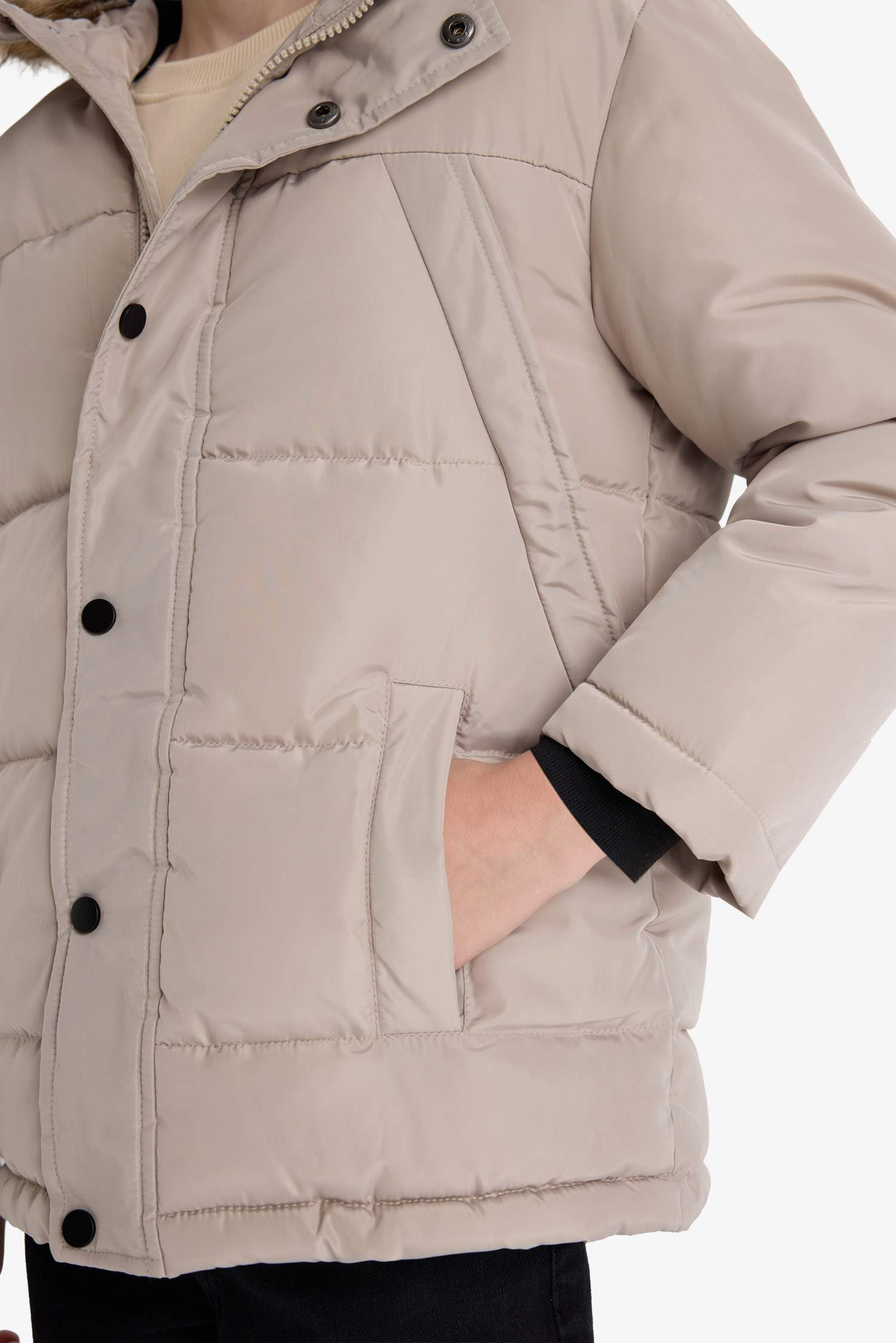 Детская куртка с капюшоном и съемным искусственным мехом, на флисовой подкладке