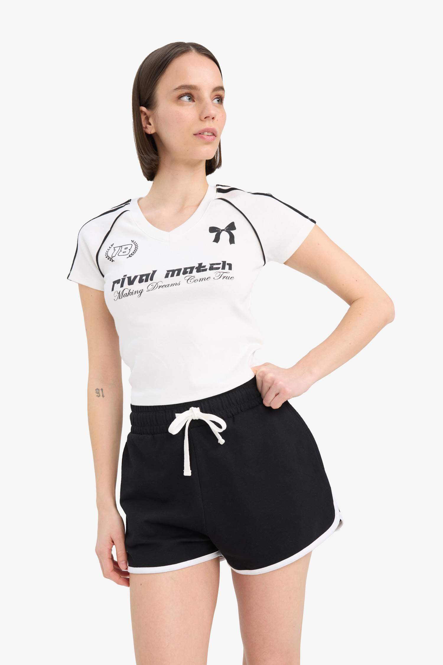 تيشيرت بولو نص ردن مضلع مخصر