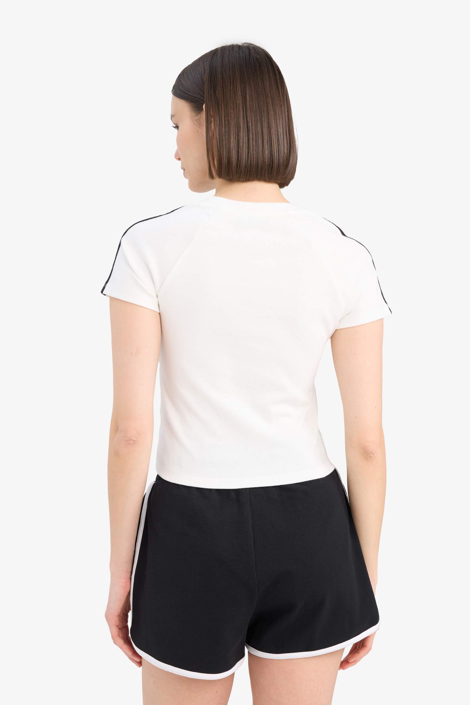 تيشيرت بولو نص ردن مضلع مخصر