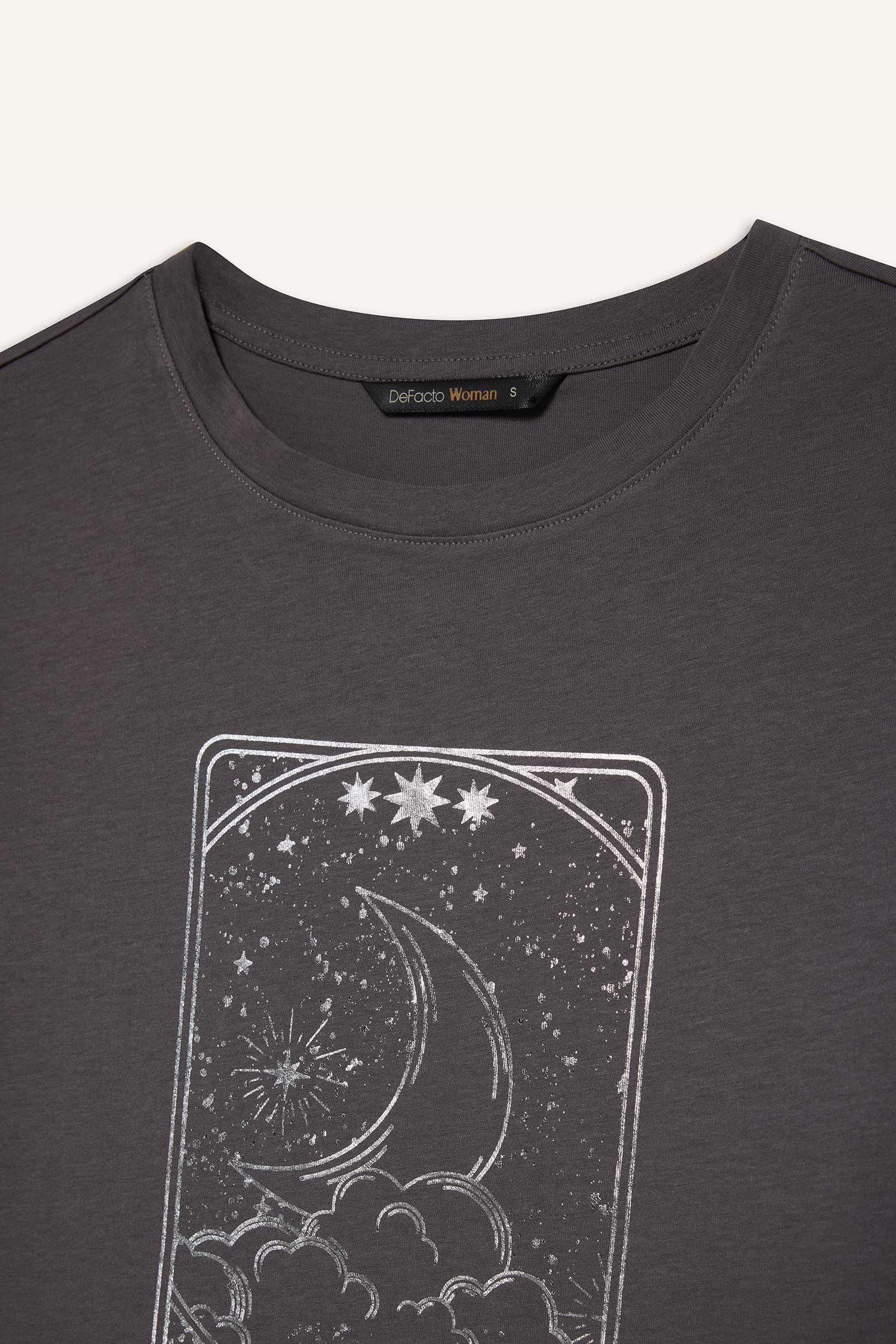 Футболка с круглым вырезом и принтом