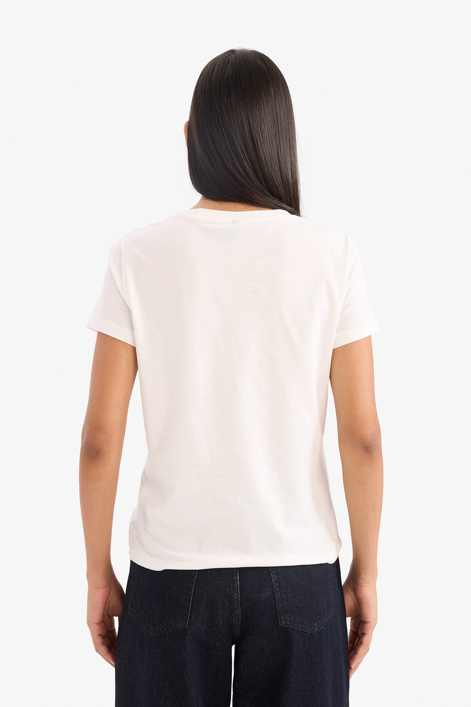 تيشيرت نص ردن قصة عادية وياخة مستديرة بطبعة بنت