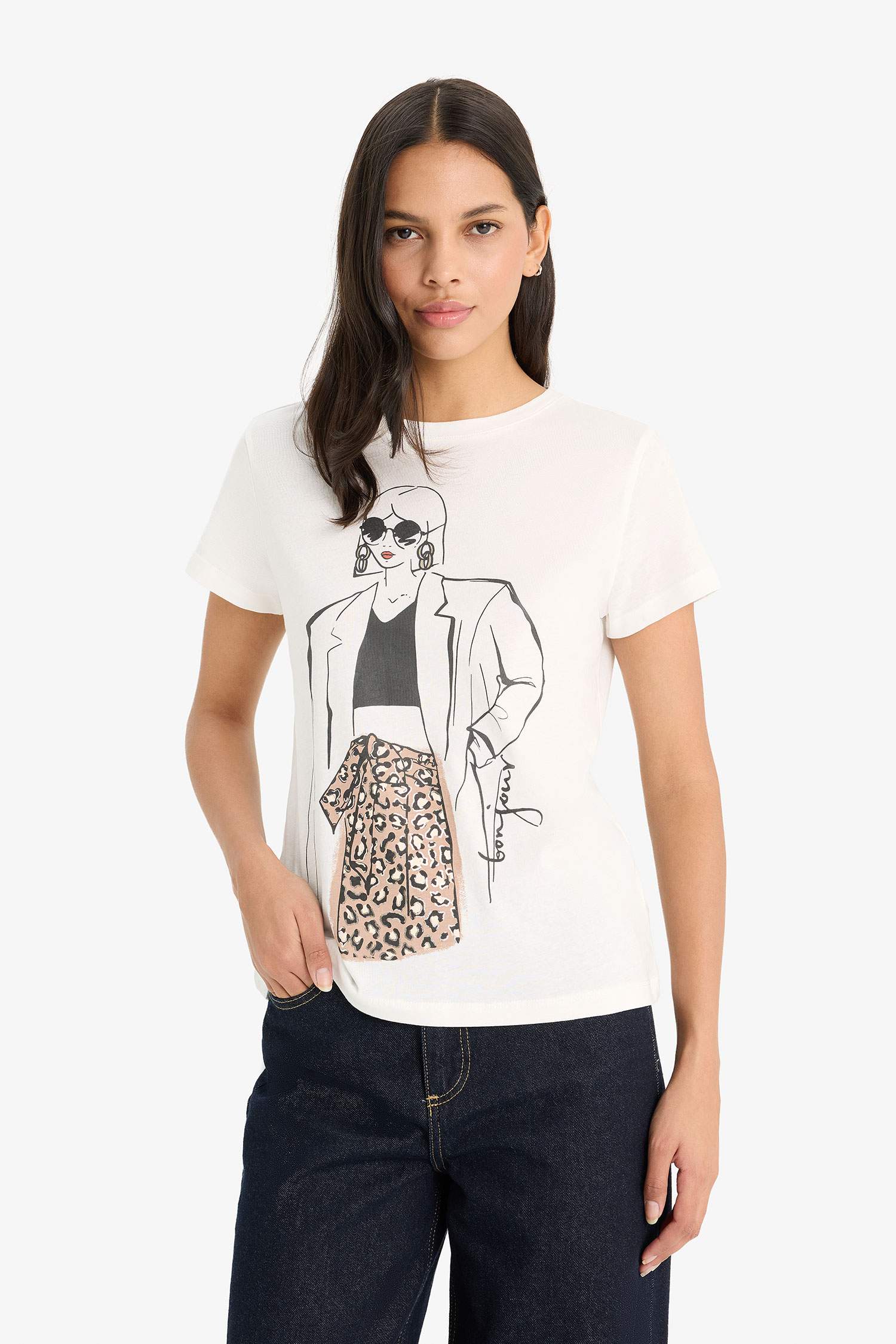 تيشيرت نص ردن قصة عادية وياخة مستديرة بطبعة بنت