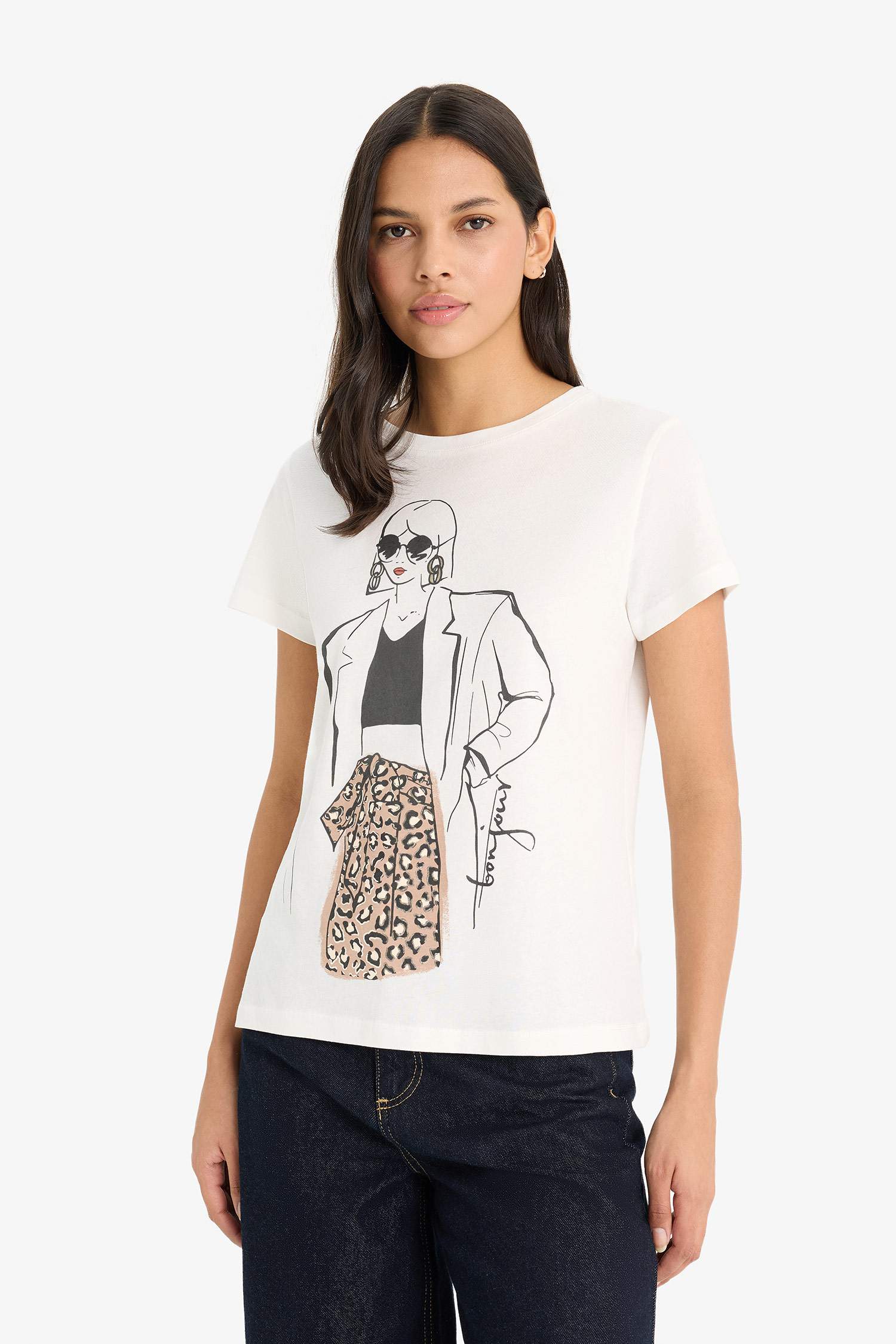 تيشيرت نص ردن قصة عادية وياخة مستديرة بطبعة بنت