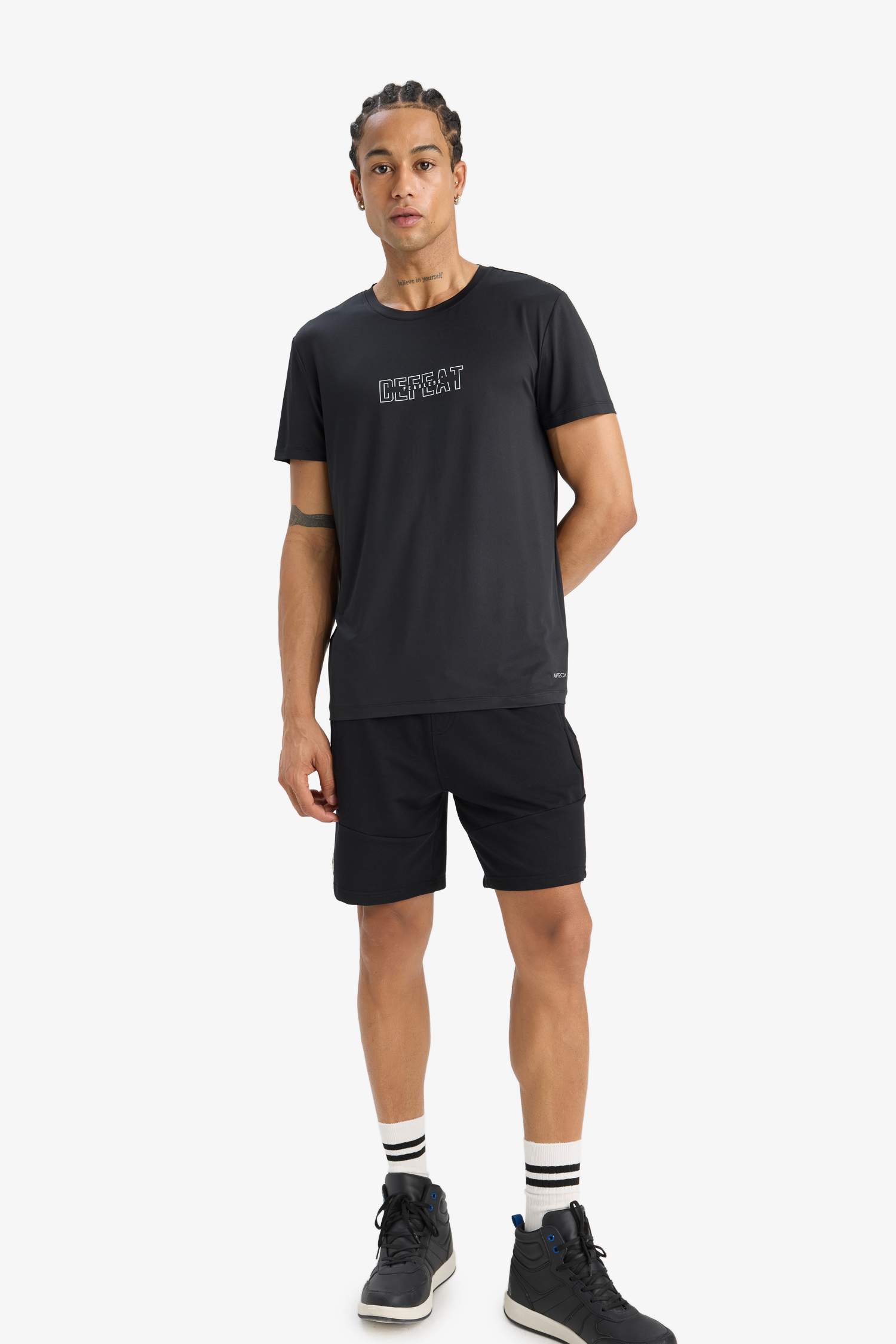 DeFactoFit Slim Fit Dar Kesim Bisiklet Yaka Esnek Kumaş Baskılı Sporcu Kısa Kollu Tişört