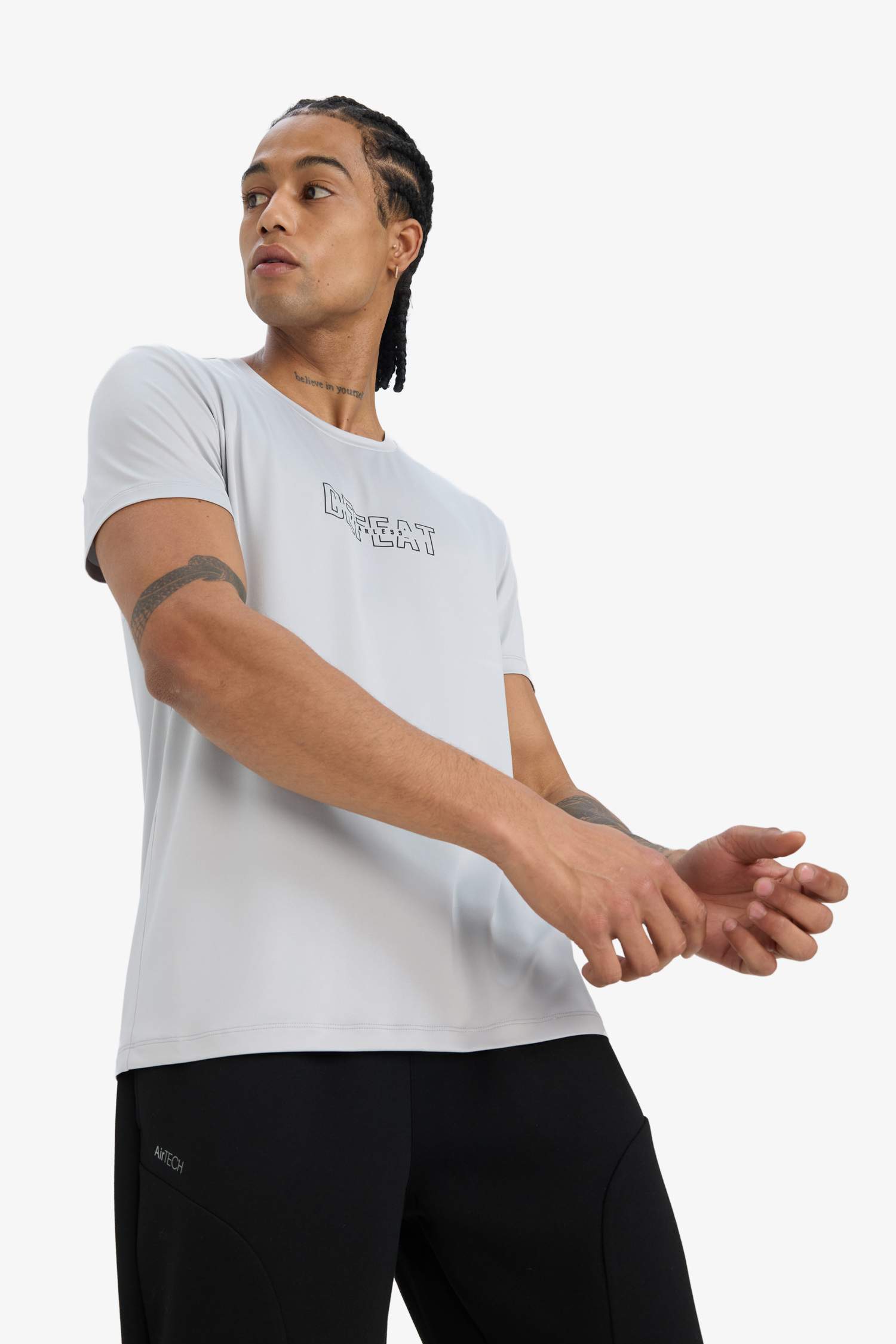 DeFactoFit Slim Fit Dar Kesim Bisiklet Yaka Esnek Kumaş Baskılı Sporcu Kısa Kollu Tişört