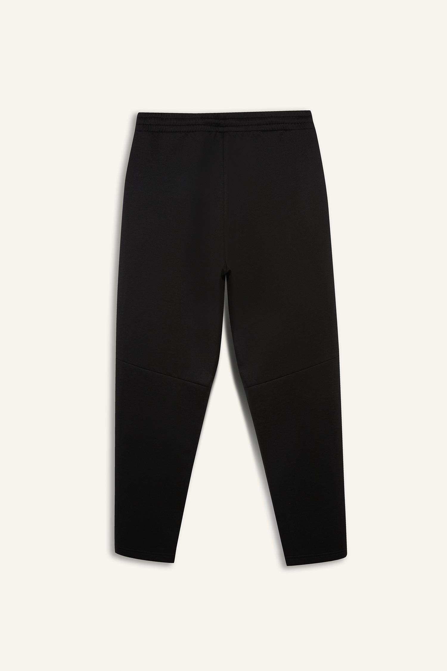 سروال رياضي قصة عادية