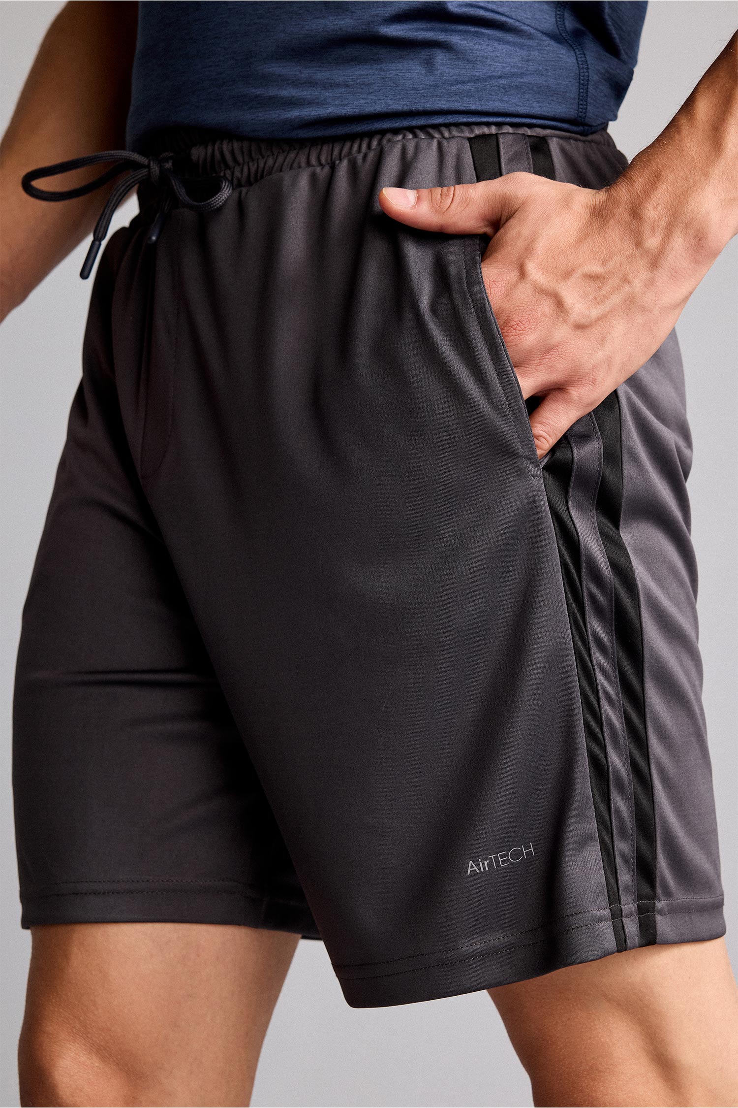 DeFacto Standart Fit Sporcu Kısa Paça Cepli Şort görsel 4