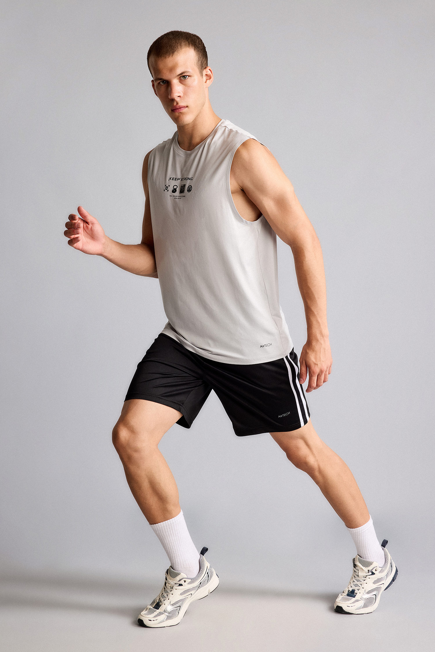 DeFacto Standart Fit Sporcu Kısa Paça Cepli Şort