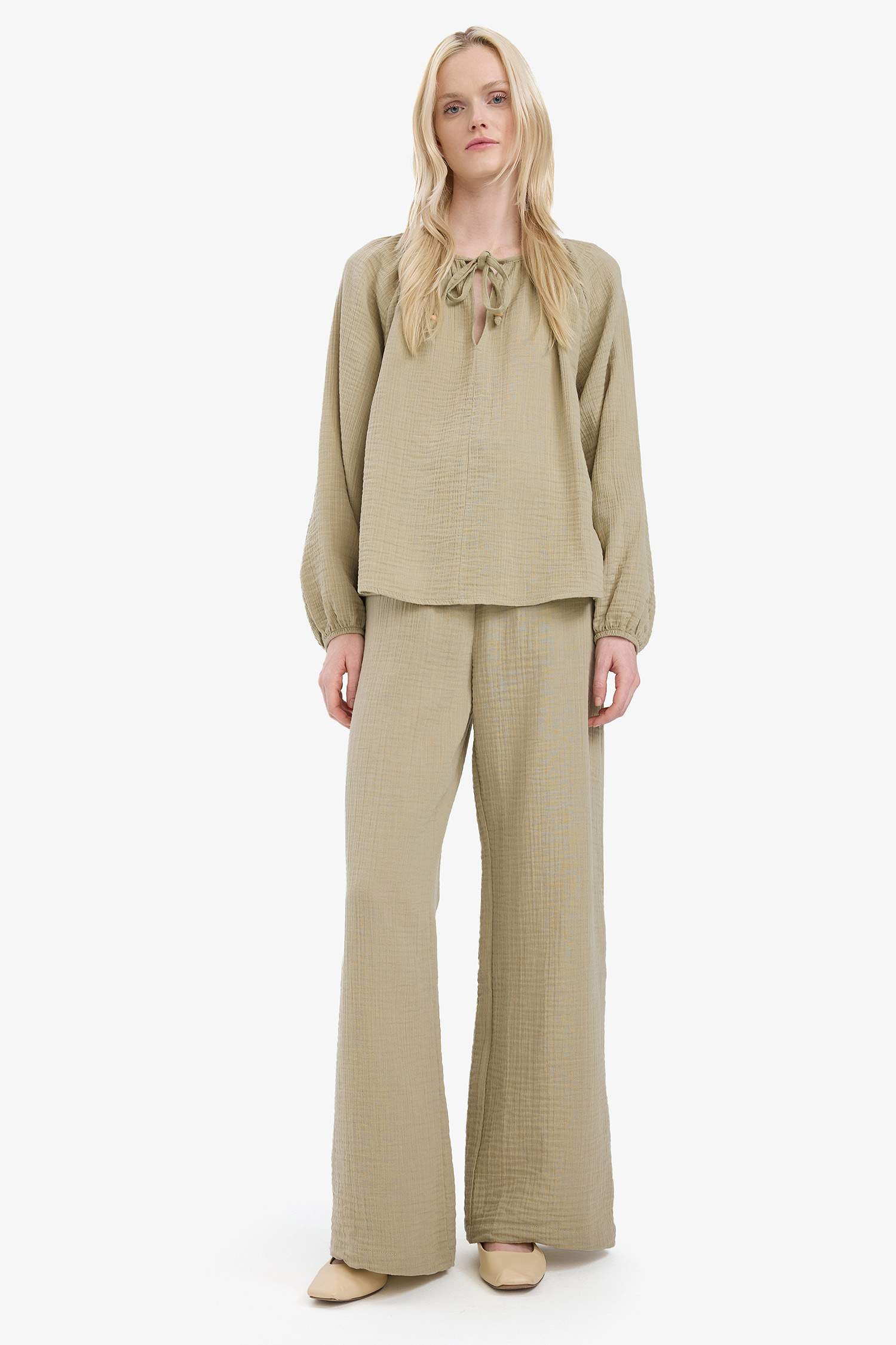 Oversize Geniş Kalıp Bağcıklı Yaka Müslin Uzun Kollu Bluz