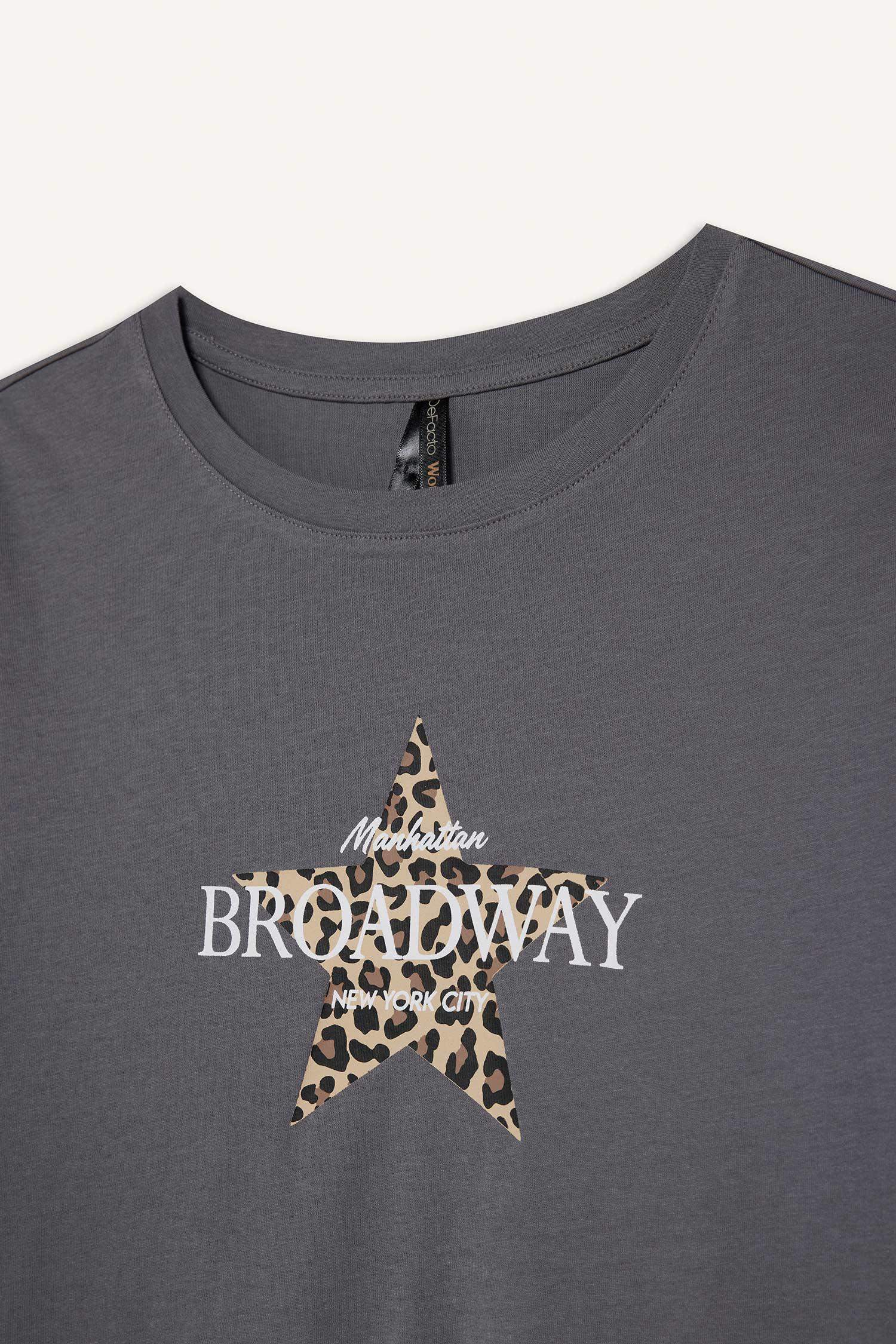 Футболка с круглым вырезом и звездным узором