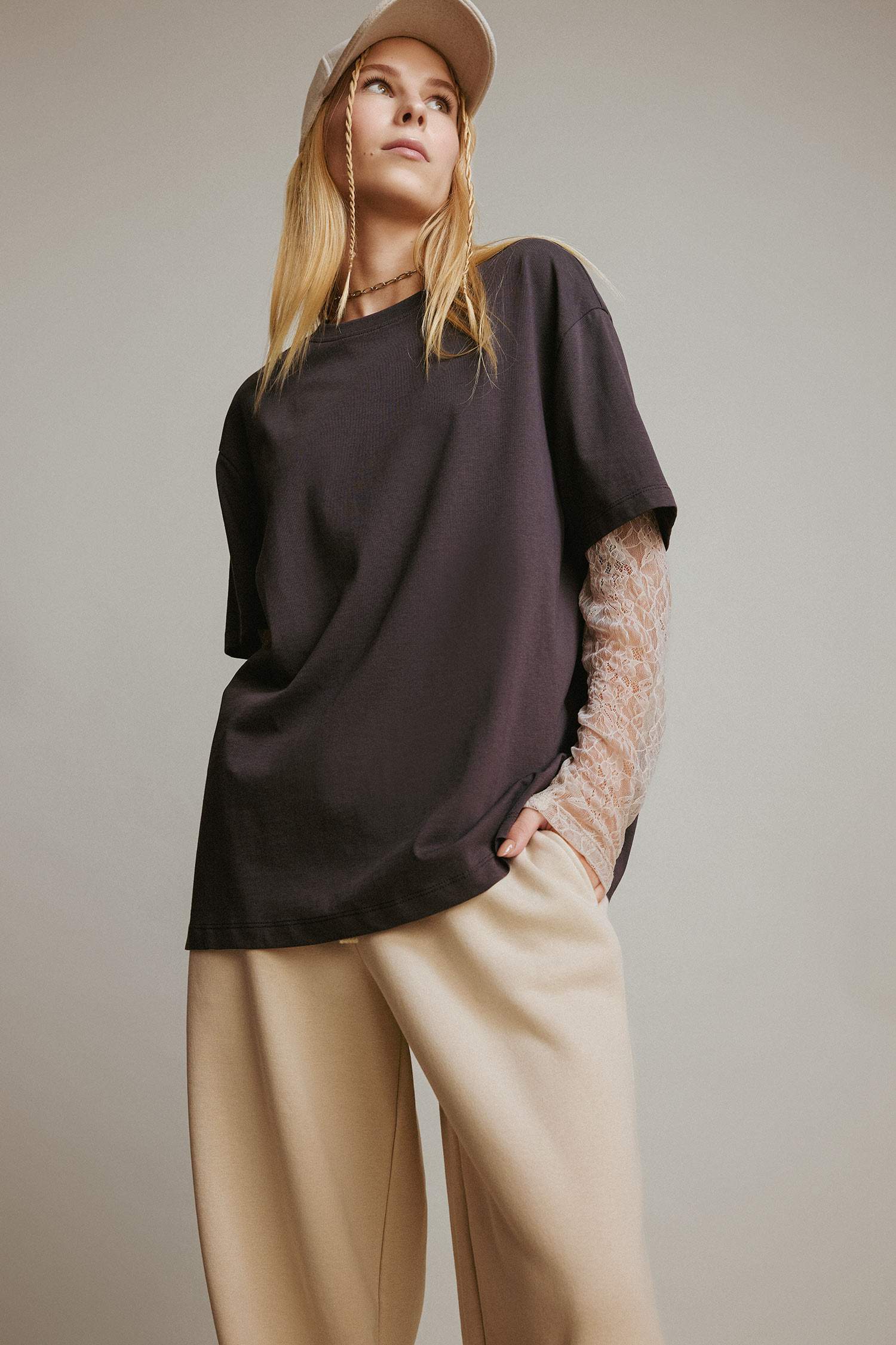 T-shirt Oversize à col rond et manches longues en dentelle