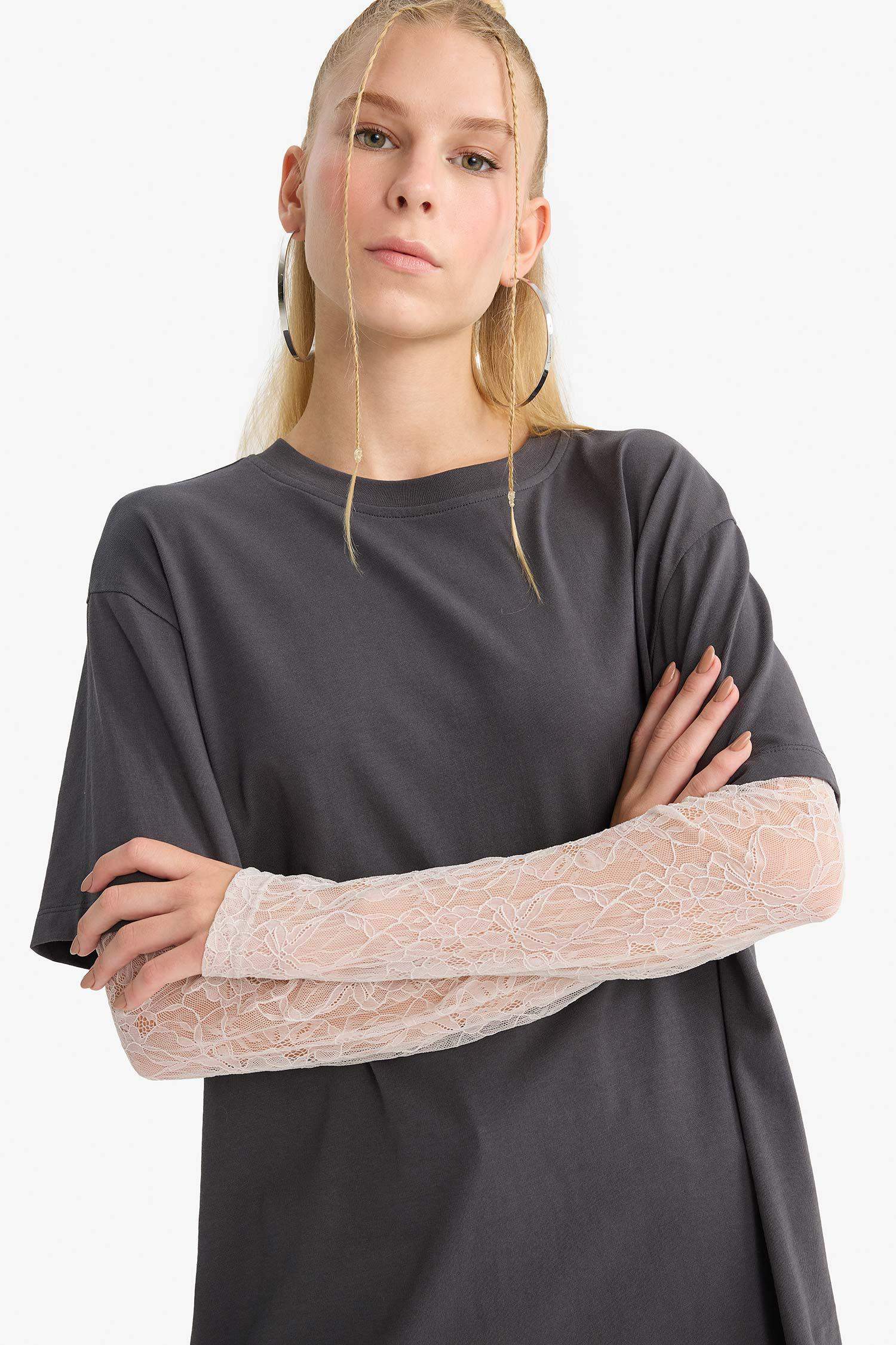 Oversize Crew Neck Long Lace Sleeves T-shirt