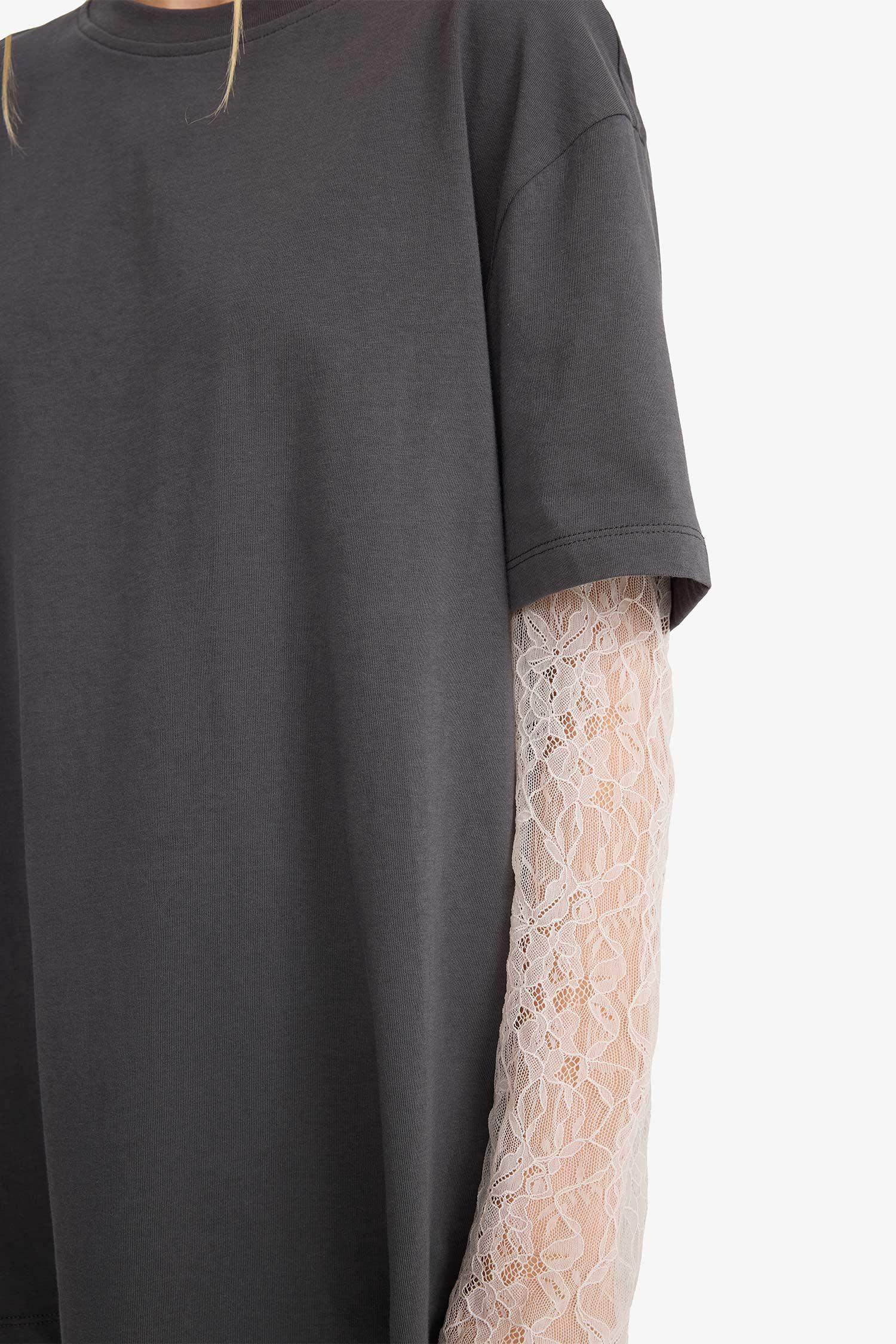 Oversize Crew Neck Long Lace Sleeves T-shirt