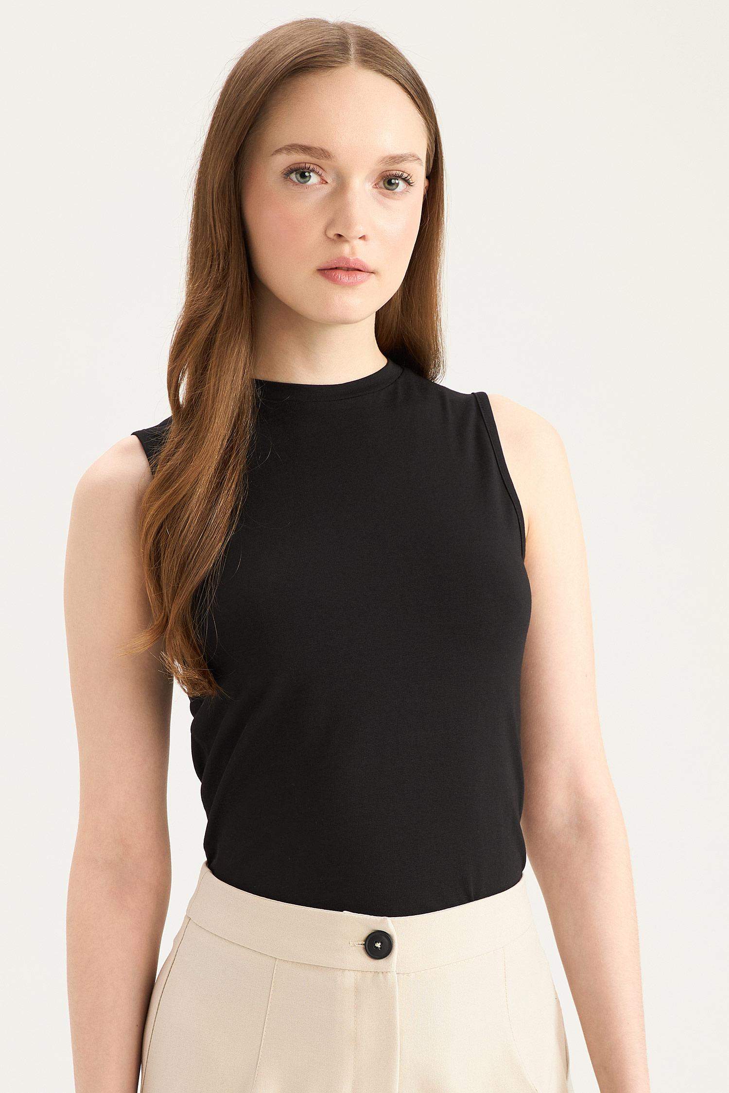 Regular Fit Crew Neck Basic Sleeveless Tank Top