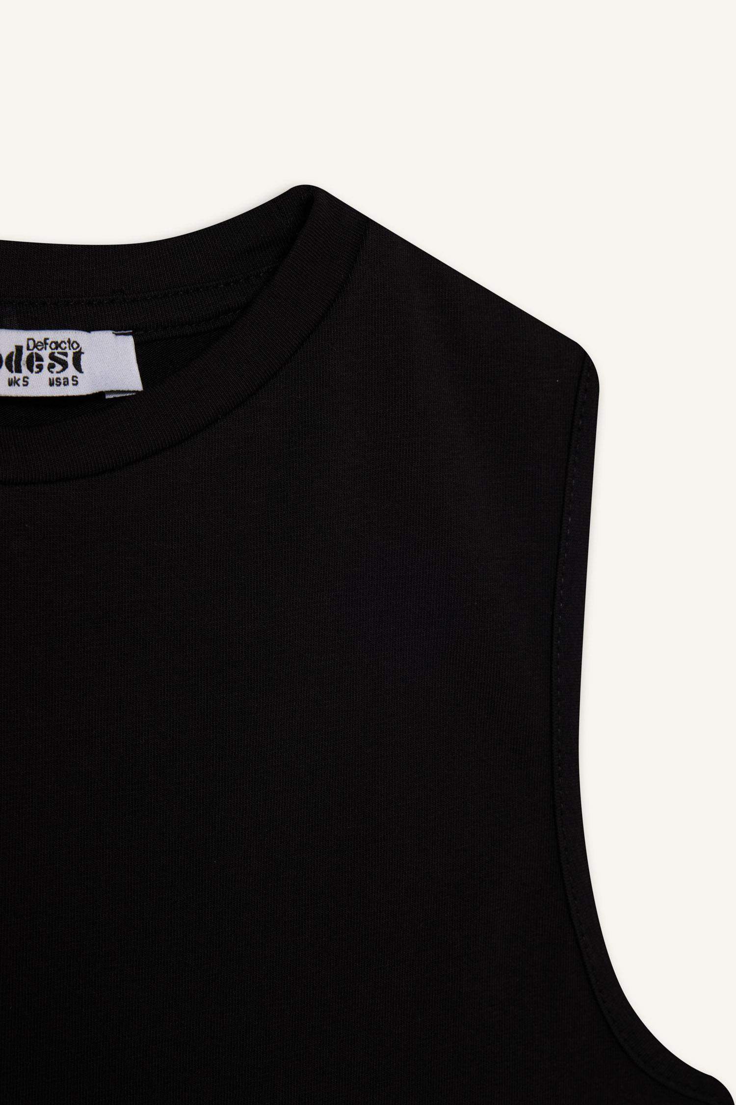 Regular Fit Crew Neck Basic Sleeveless Tank Top