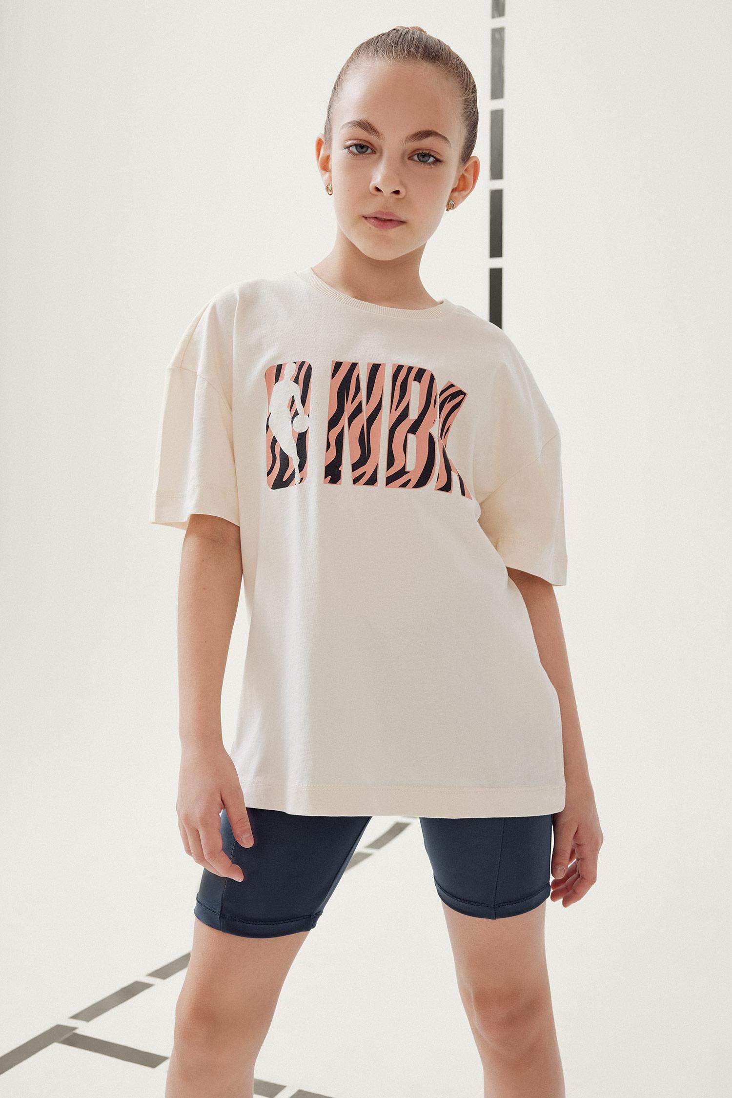 Kız Çocuk NBA Wordmark Oversize Geniş Kalıp Bisiklet Yaka Kısa Kollu Tişört