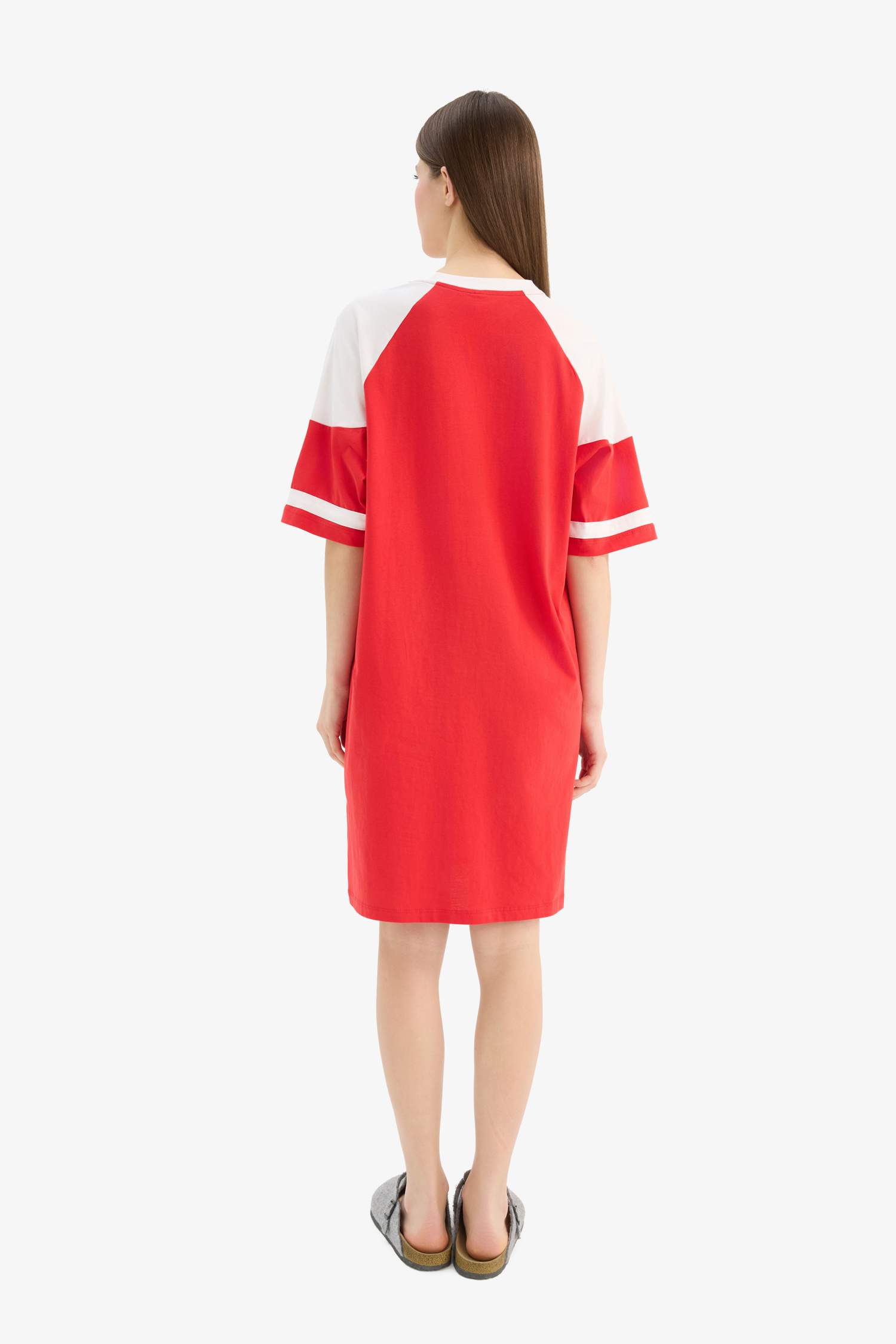 Baskılı V Yaka Kısa Kollu Gecelik-Fall in Love