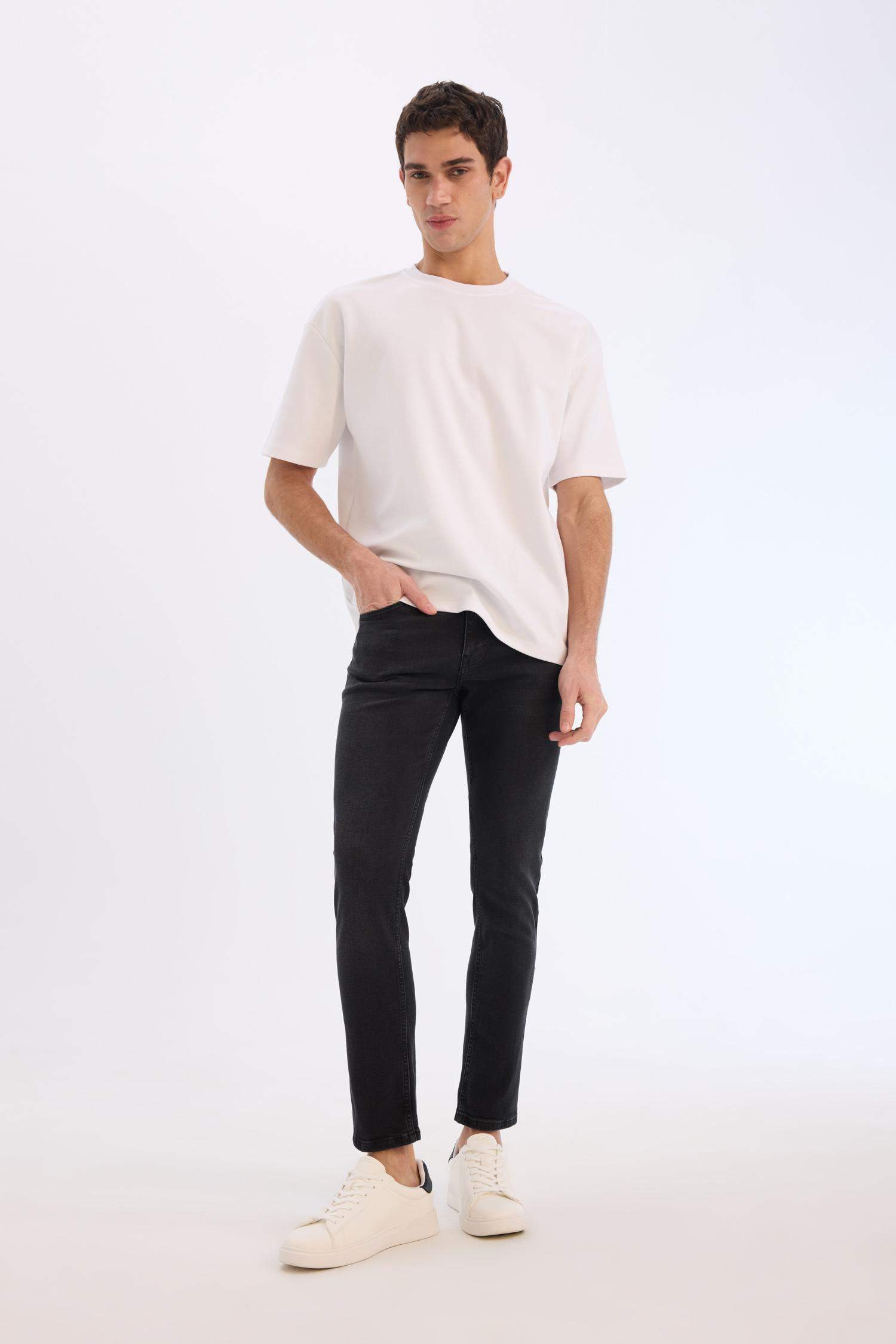 Pedro Slim Fit Normal Waist Jeans