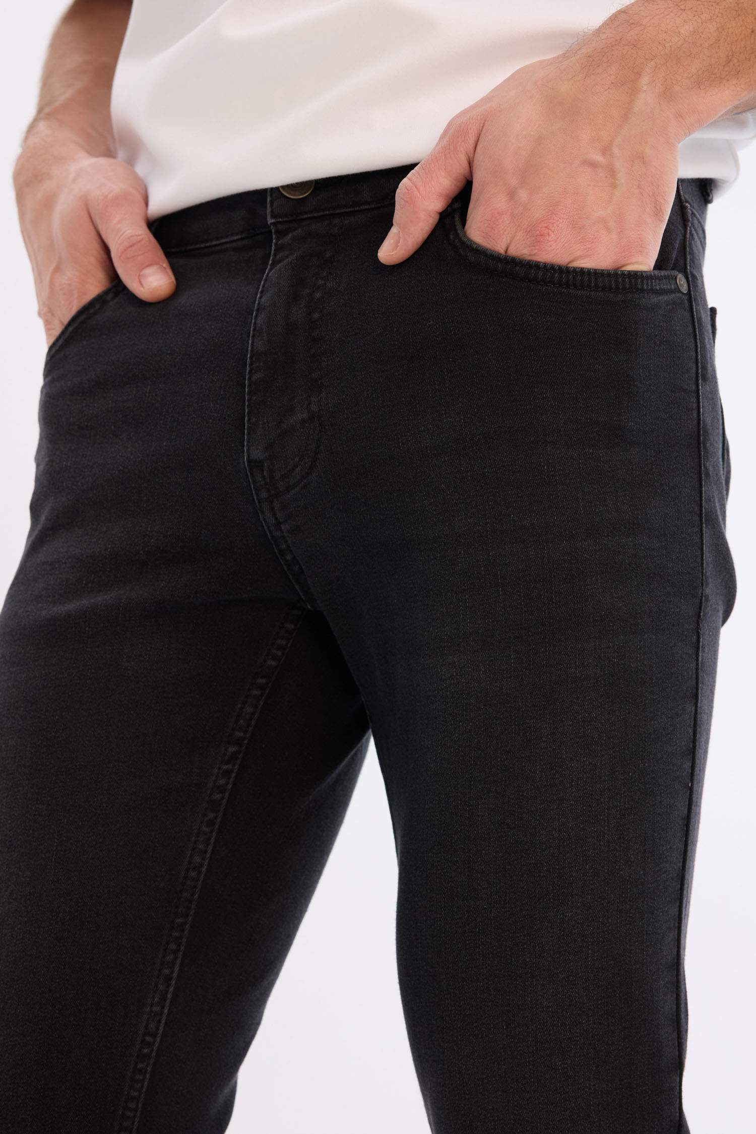 Pedro Slim Fit Normal Waist Jeans