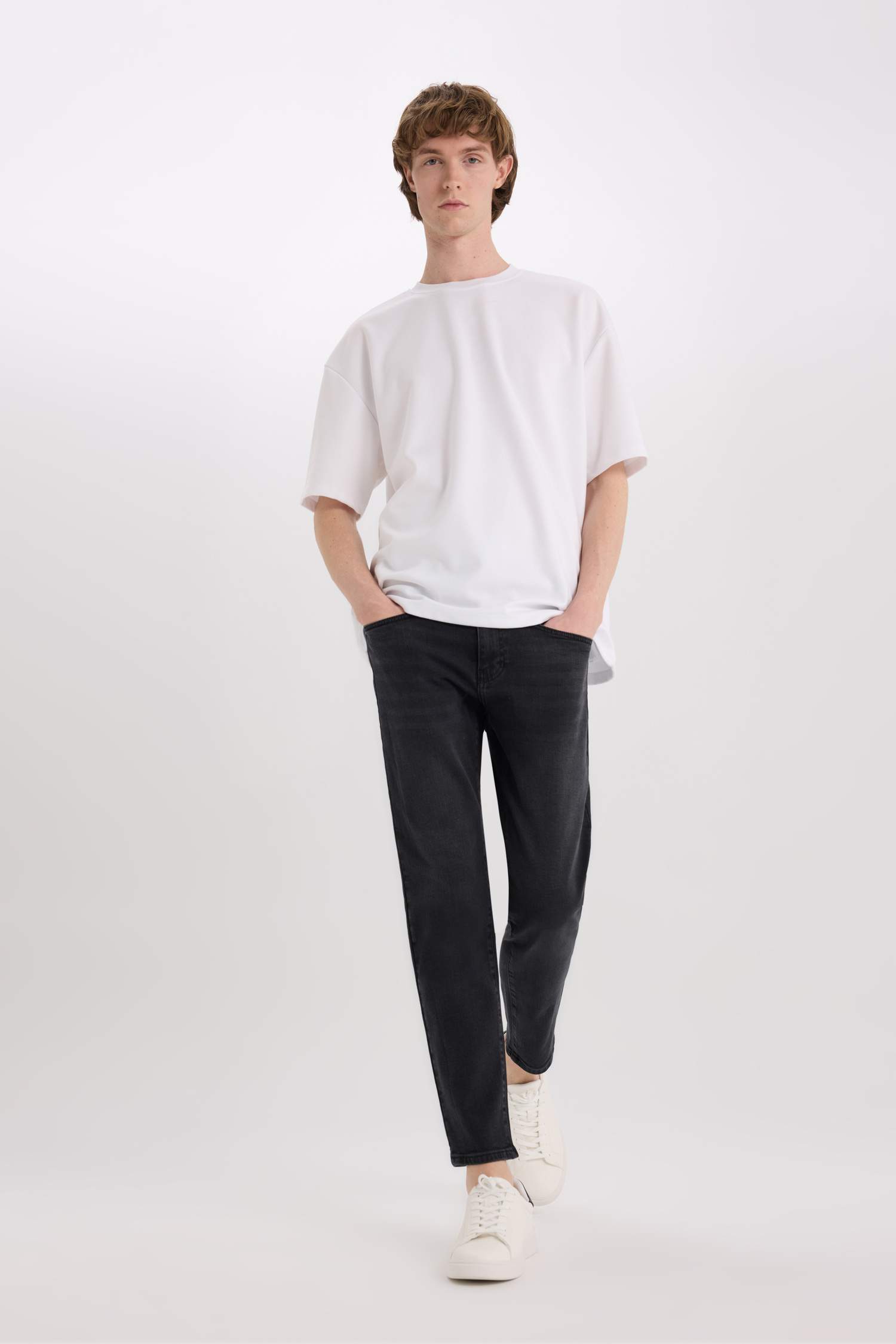 Slim Tapered Fit Dar Kalıp Normal Bel Daralan Paça Jean Pantolon