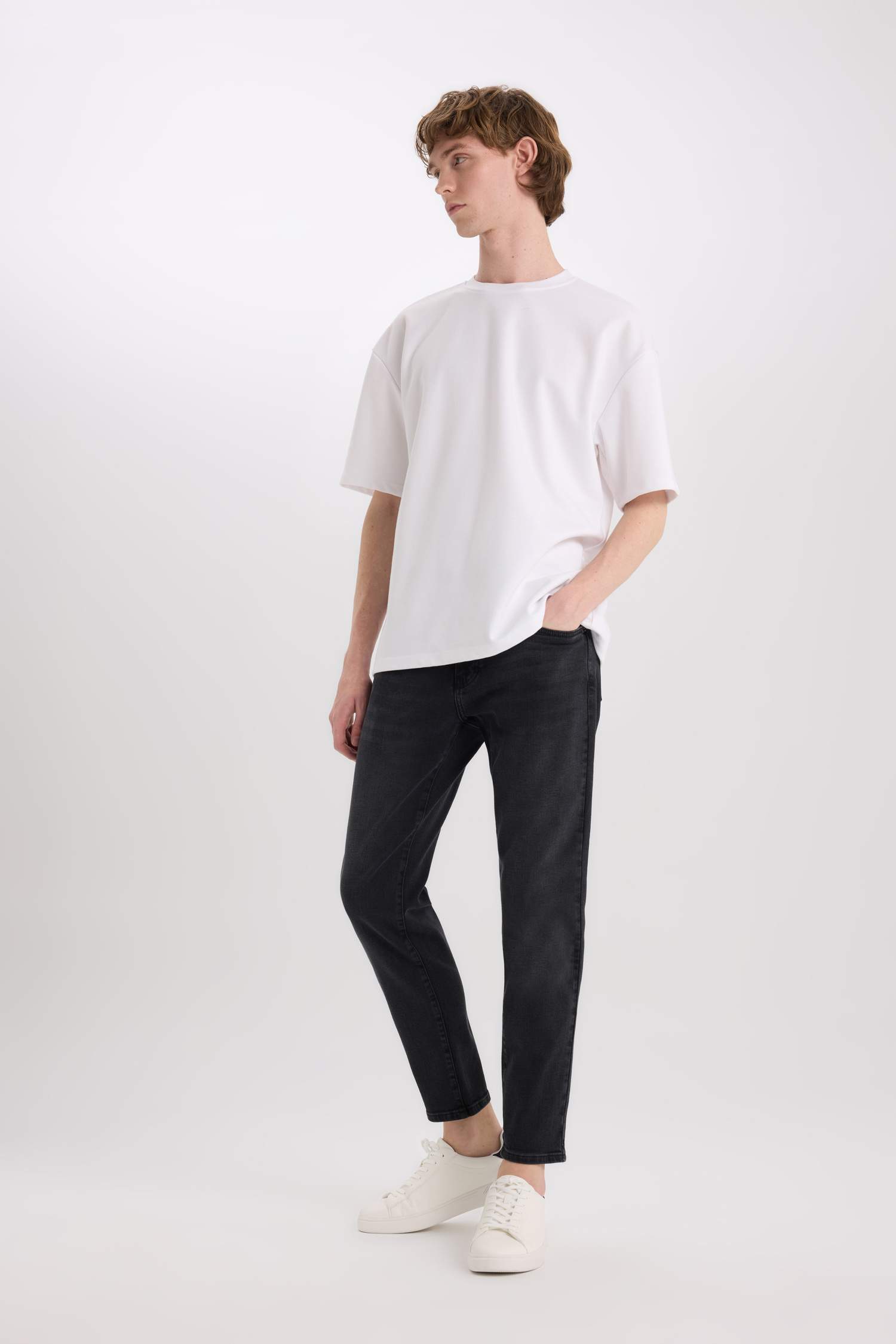 Slim Tapered Fit Dar Kalıp Normal Bel Daralan Paça Jean Pantolon